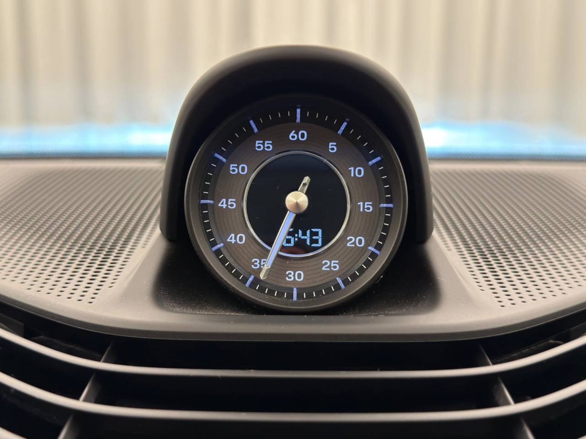 PORSCHE Taycan 4S-image-23