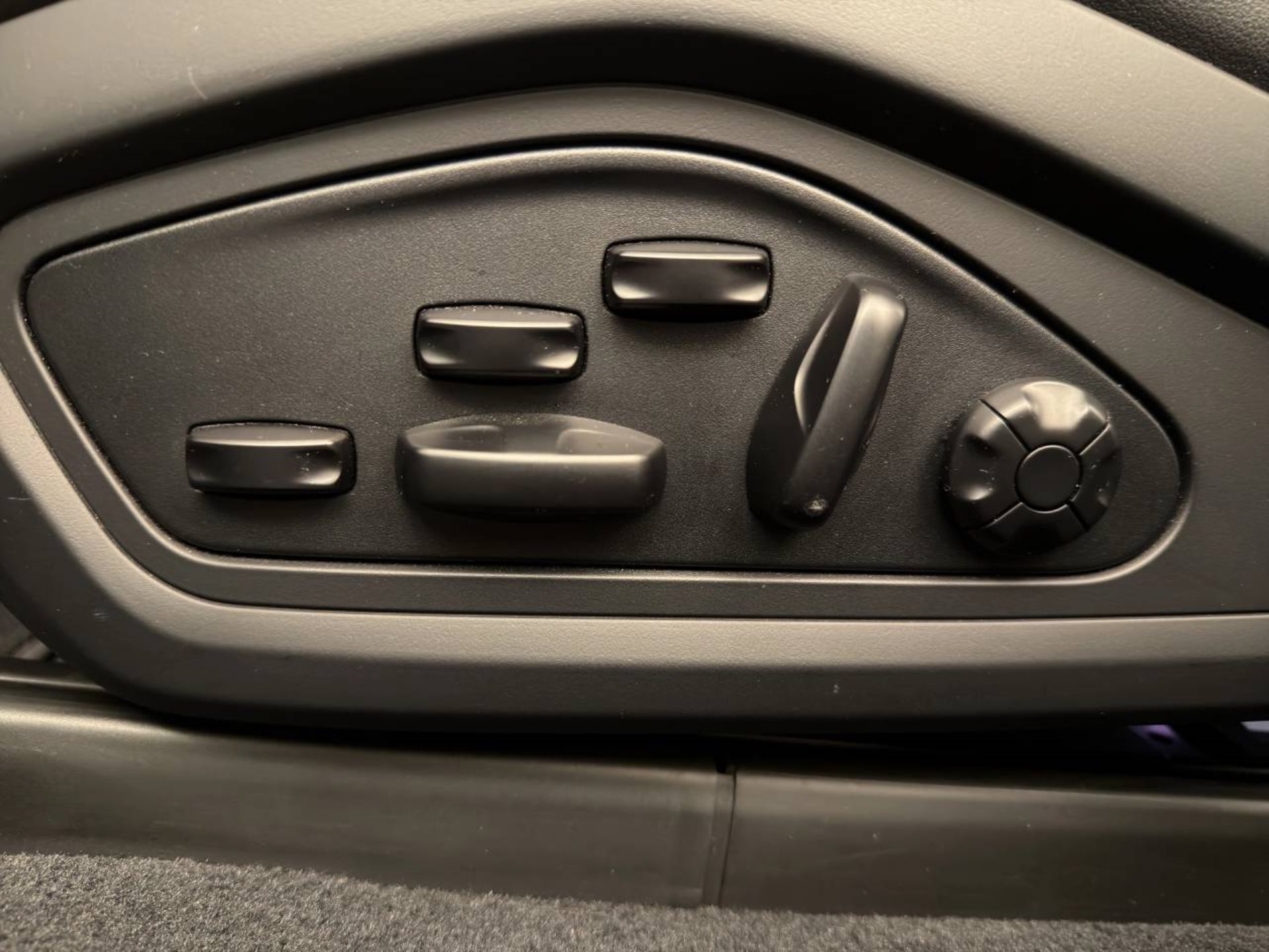 PORSCHE Taycan 4S-image-25