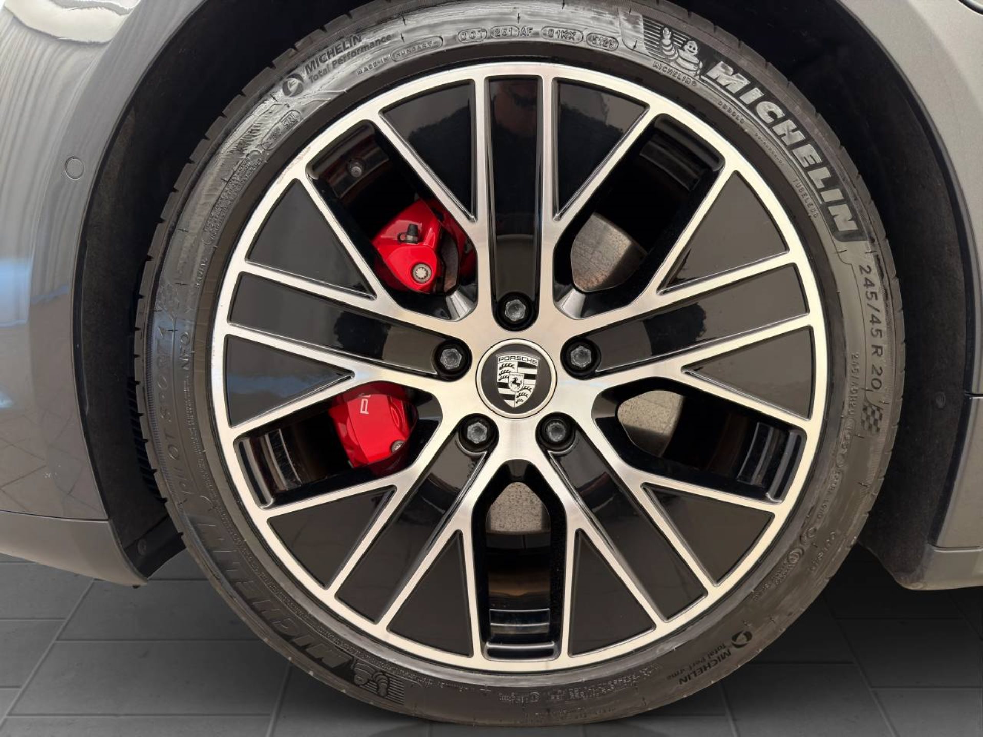 PORSCHE Taycan 4S-image-11