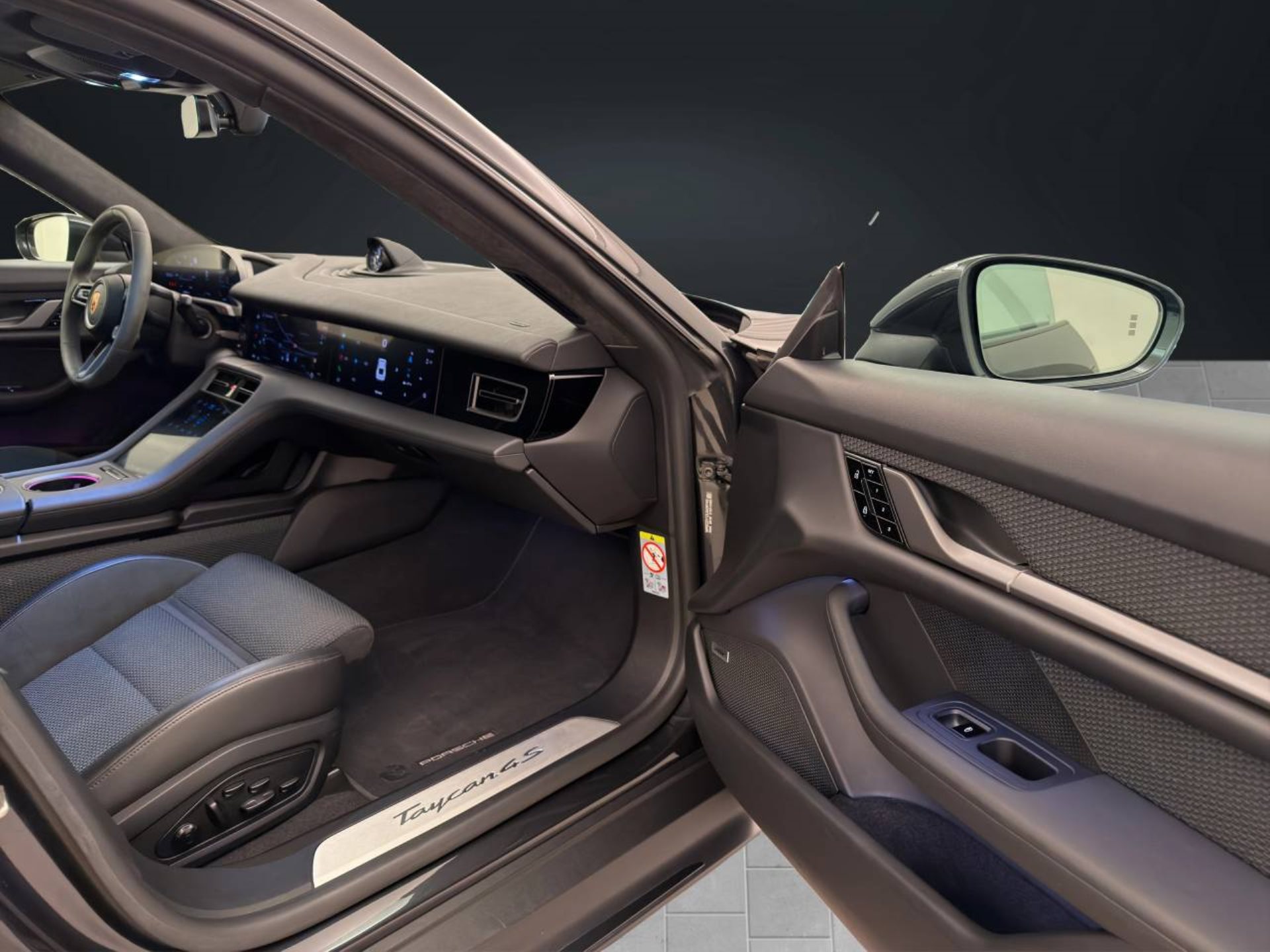 PORSCHE Taycan 4S-image-18