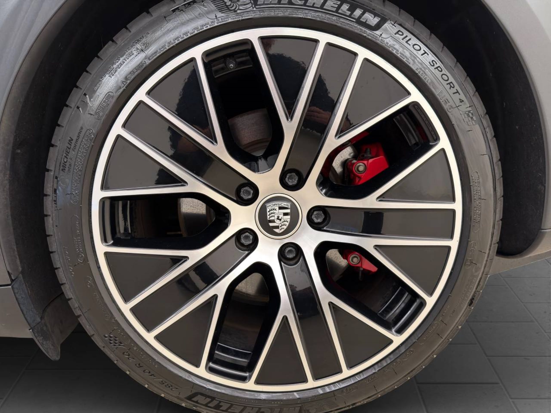 PORSCHE Taycan 4S-image-10