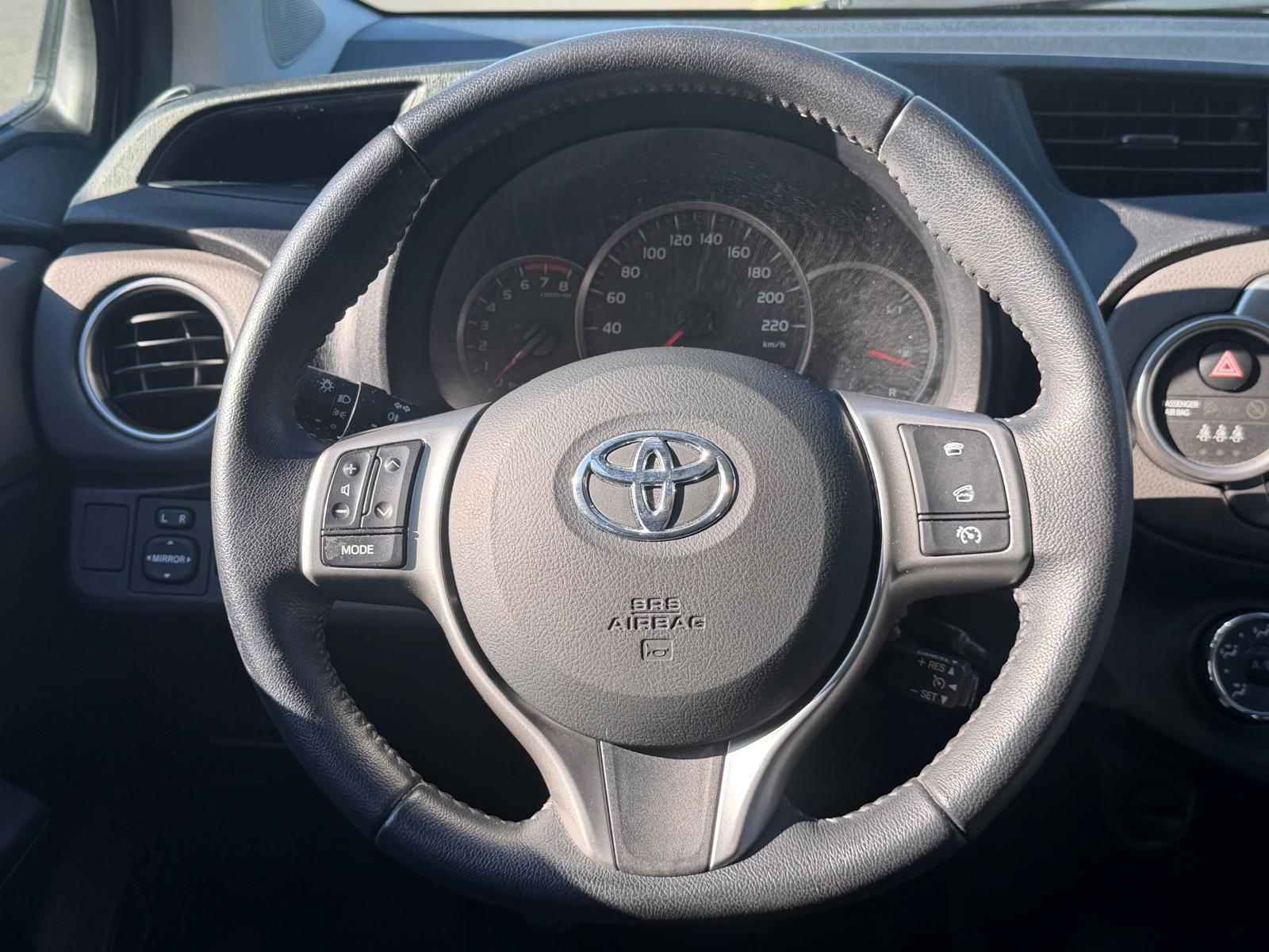 TOYOTA Yaris 1.33 Sol-image-12