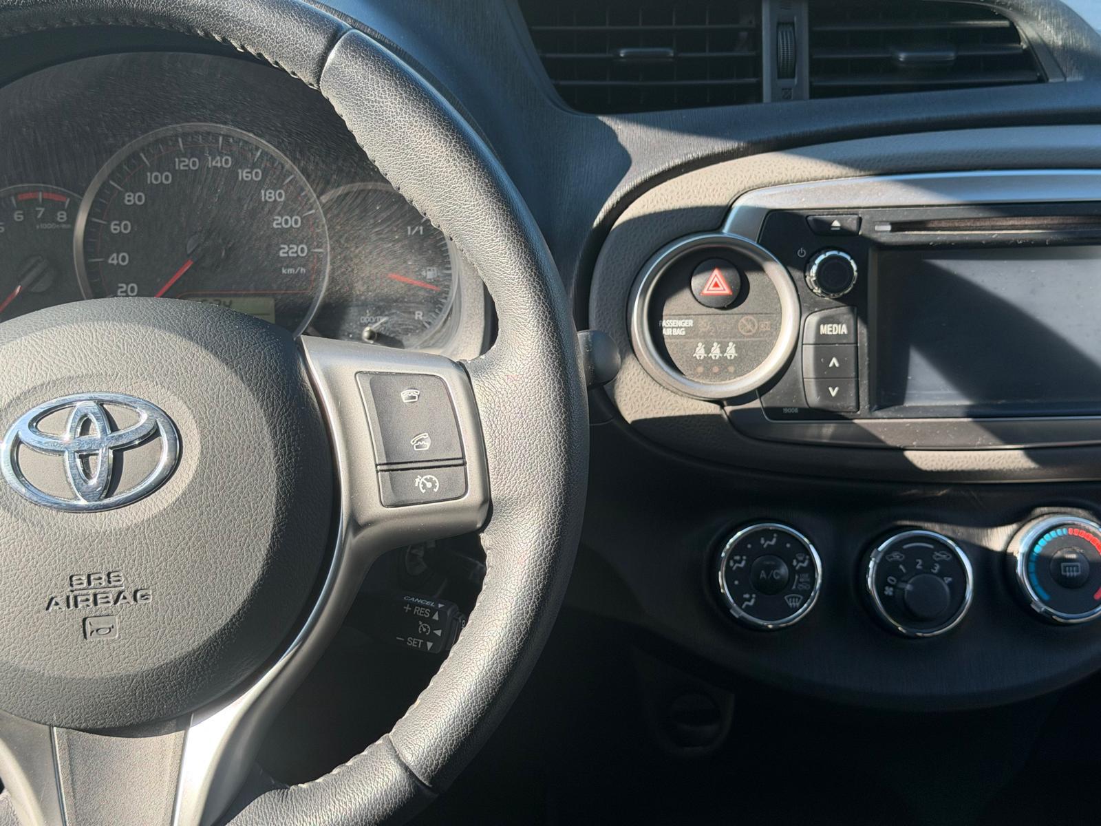 TOYOTA Yaris 1.33 Sol-image-14