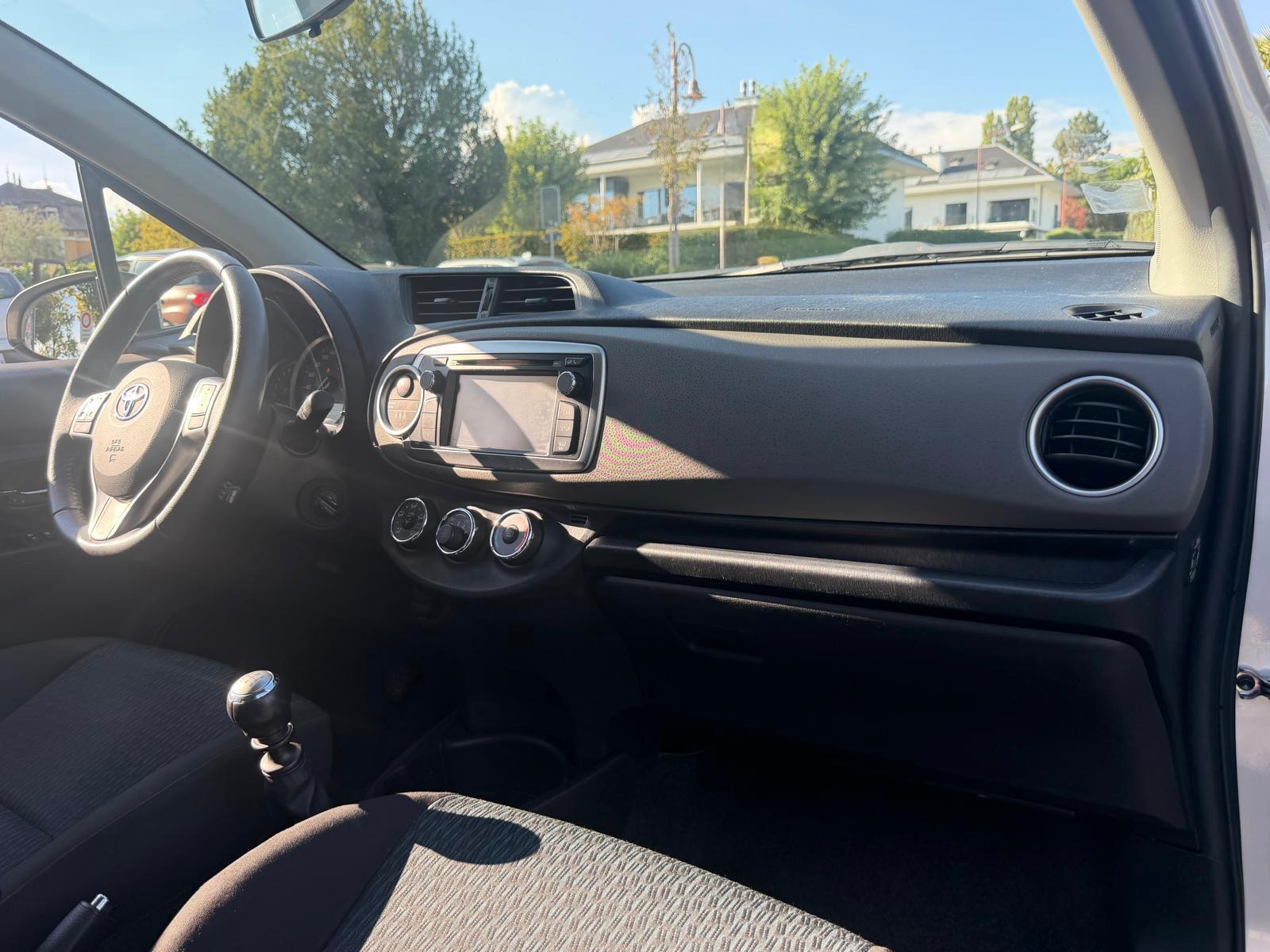 TOYOTA Yaris 1.33 Sol-image-11