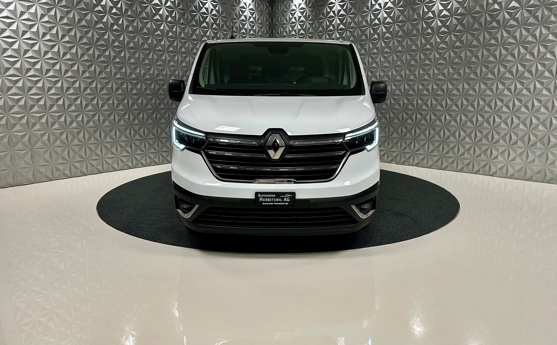RENAULT Trafic 2.0 Blue dCi 130 Advance L1H1 EN-showroom-element-1