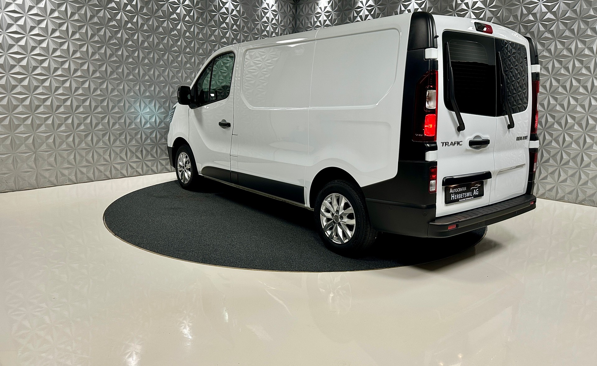RENAULT Trafic 2.0 Blue dCi 130 Advance L1H1 EN-image-6