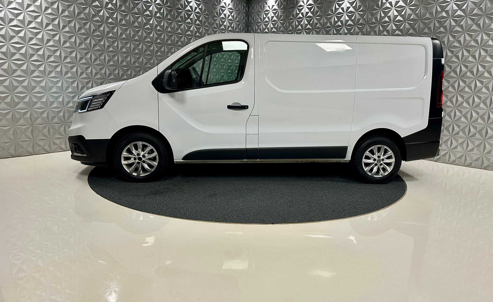 RENAULT Trafic 2.0 Blue dCi 130 Advance L1H1 EN-image-7