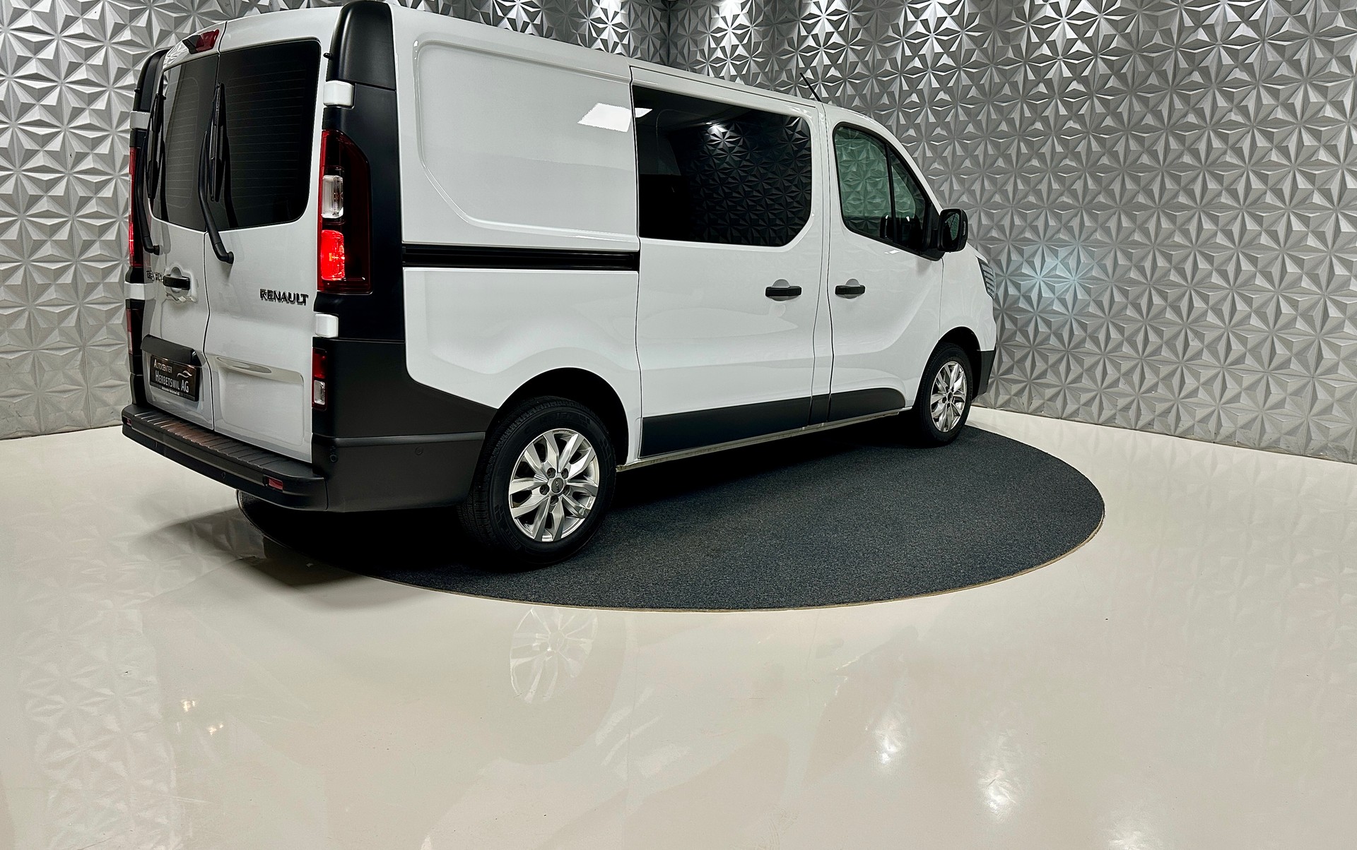 RENAULT Trafic 2.0 Blue dCi 130 Advance L1H1 EN-image-4