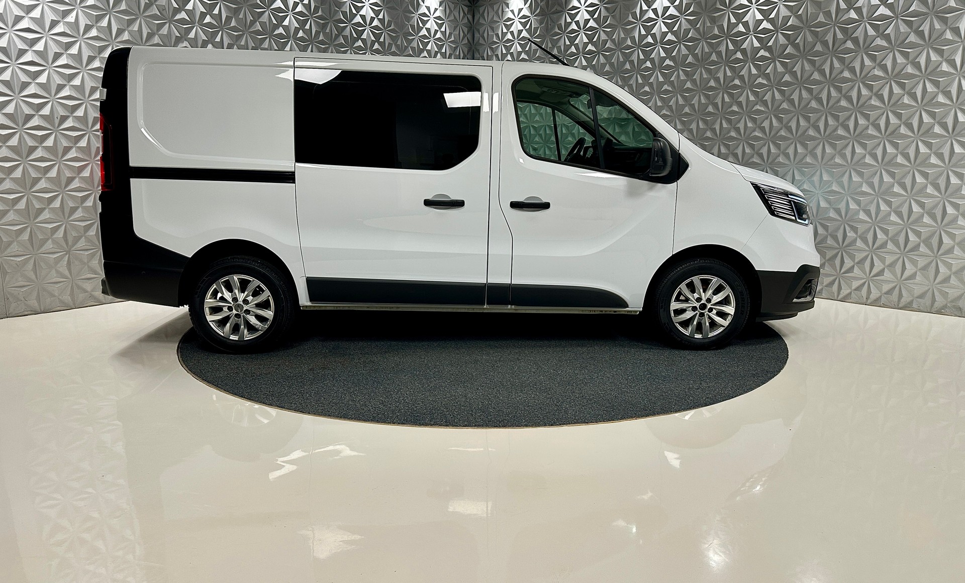 RENAULT Trafic 2.0 Blue dCi 130 Advance L1H1 EN-showroom-element-3