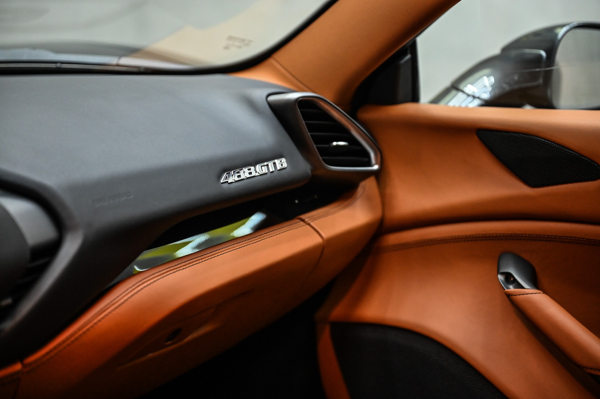 FERRARI 488 GTB 3.9 V8-image-35