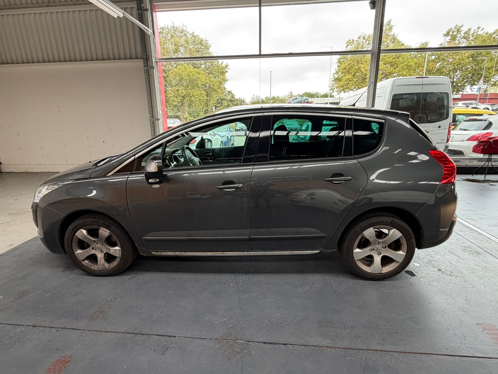 PEUGEOT 3008 2.0 HDI Business-image-4