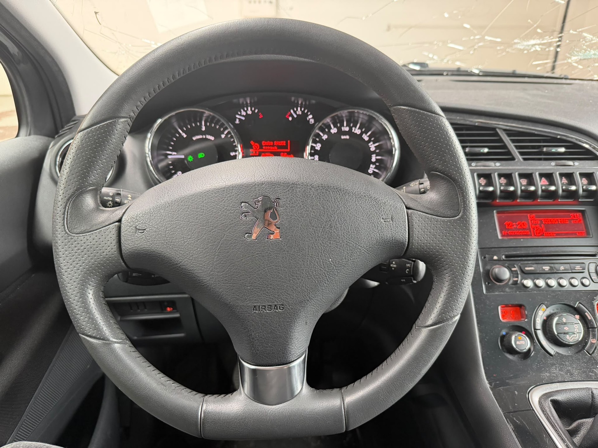 PEUGEOT 3008 2.0 HDI Business-image-9