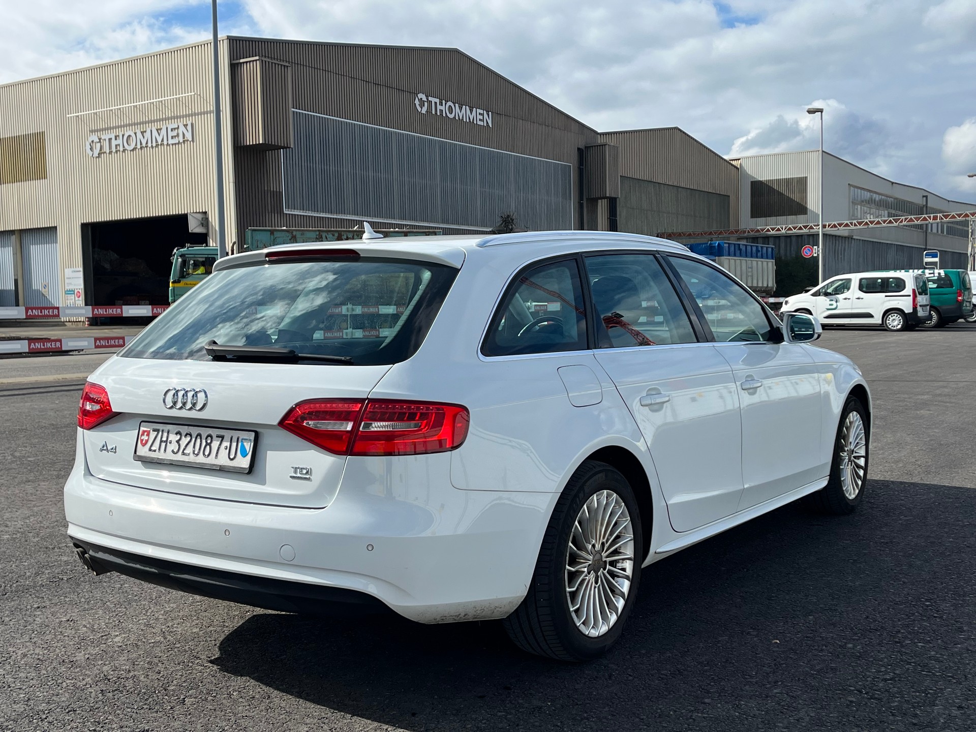 AUDI A4 Avant 2.0 TDI Attraction quattro-image-5