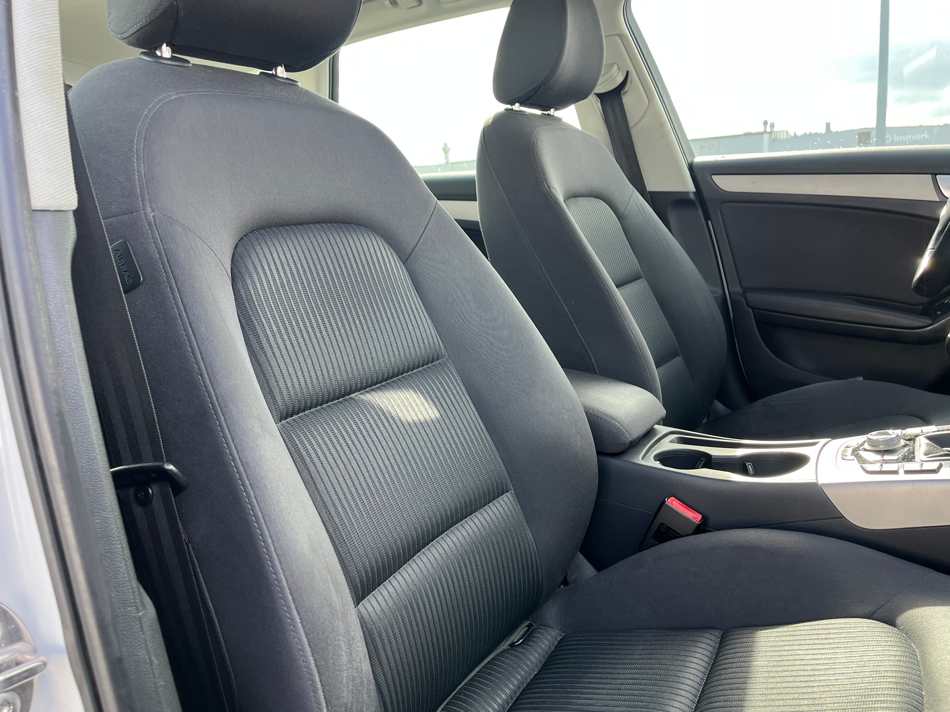 AUDI A4 Avant 2.0 TDI Attraction quattro-image-8