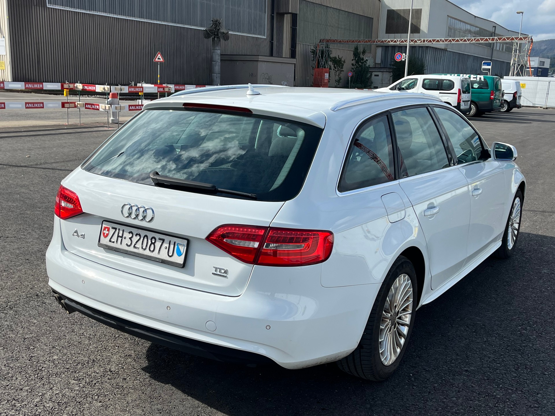 AUDI A4 Avant 2.0 TDI Attraction quattro-image-6