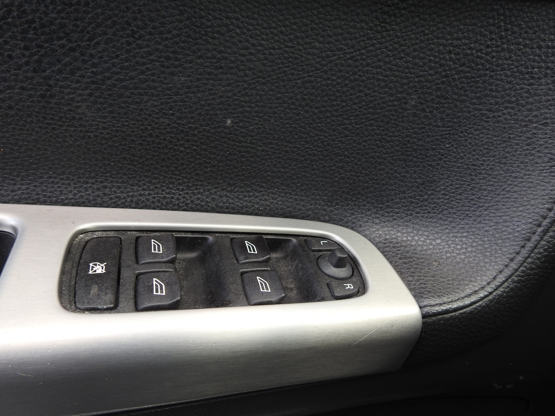 VOLVO V50 D5-image-22