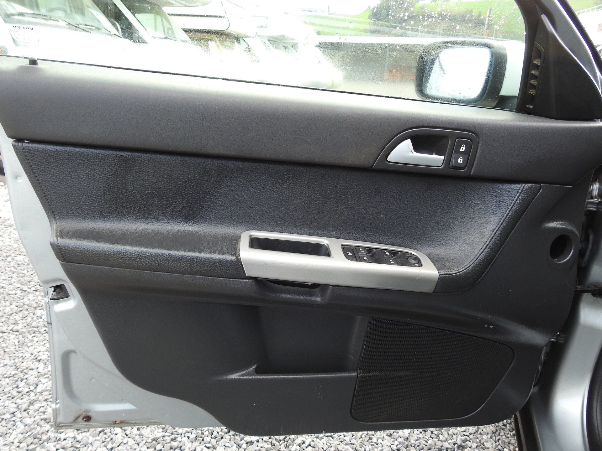 VOLVO V50 D5-image-10