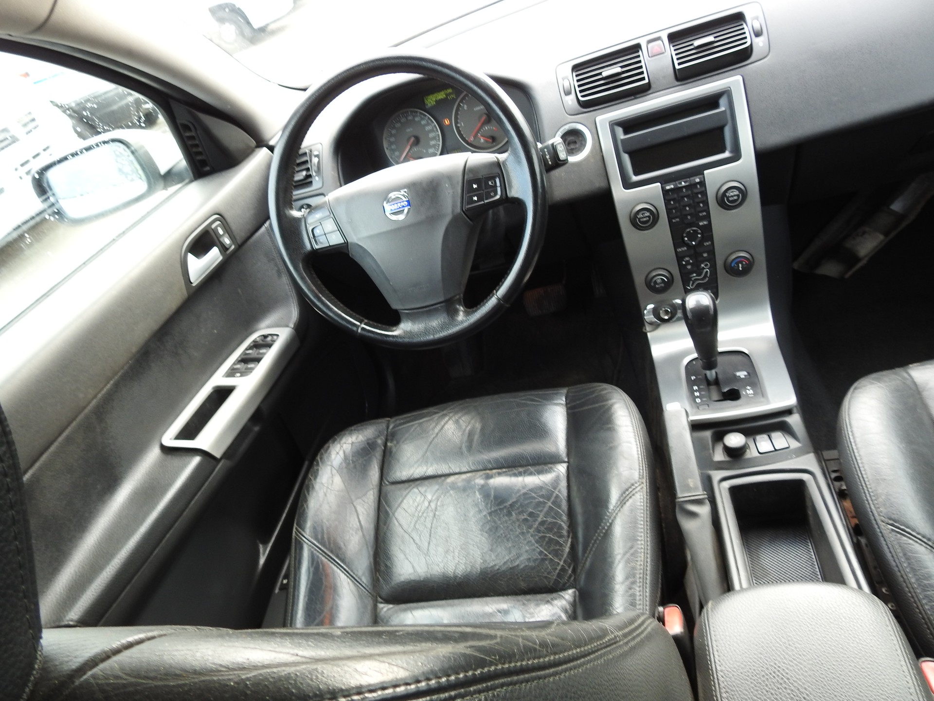 VOLVO V50 D5-image-18