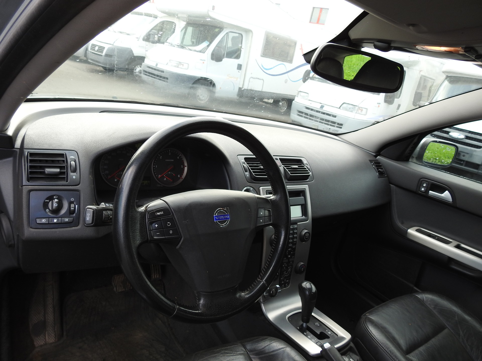 VOLVO V50 D5-image-11