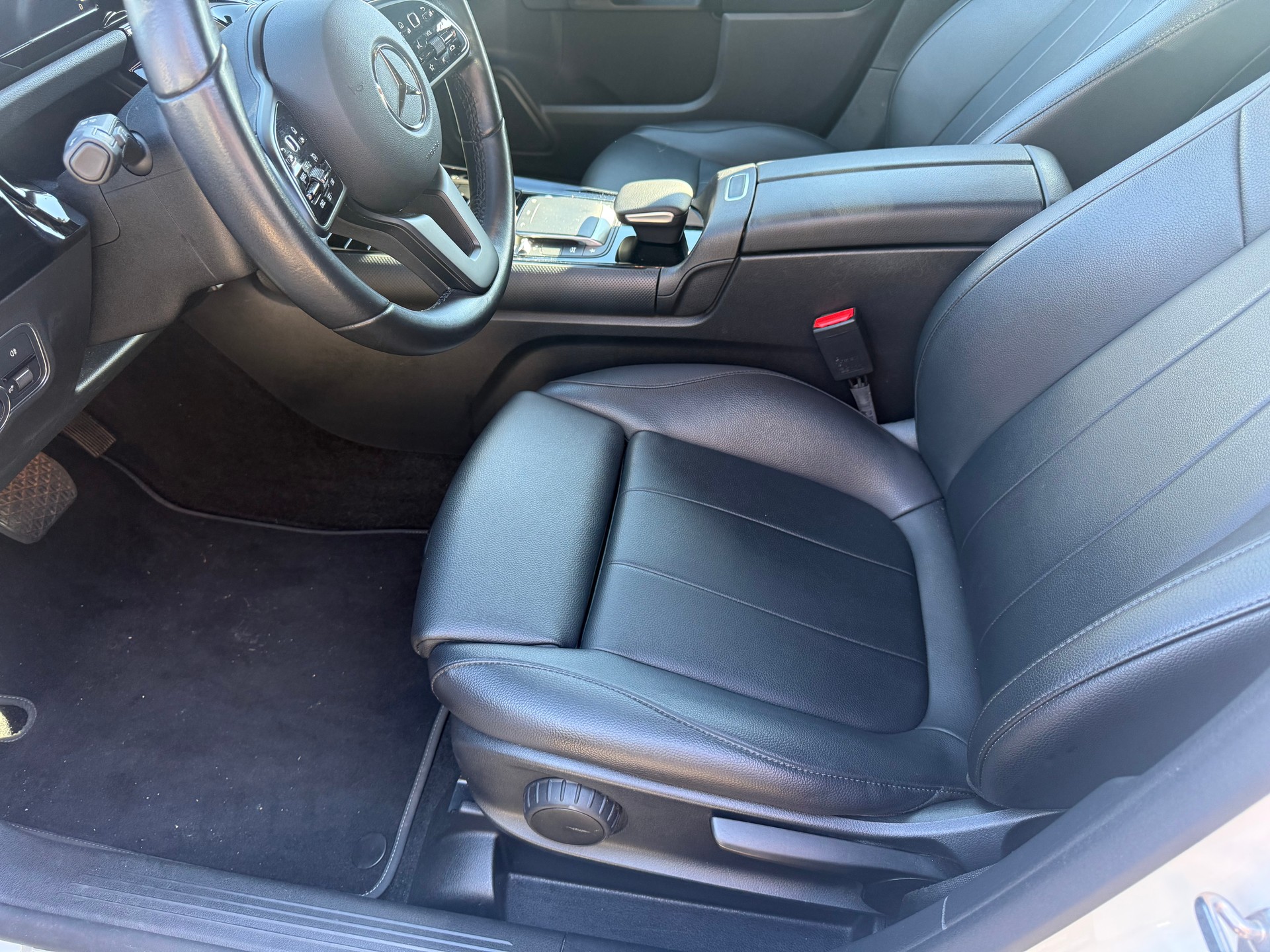 MERCEDES-BENZ GLA 180d 8G-DCT-image-14