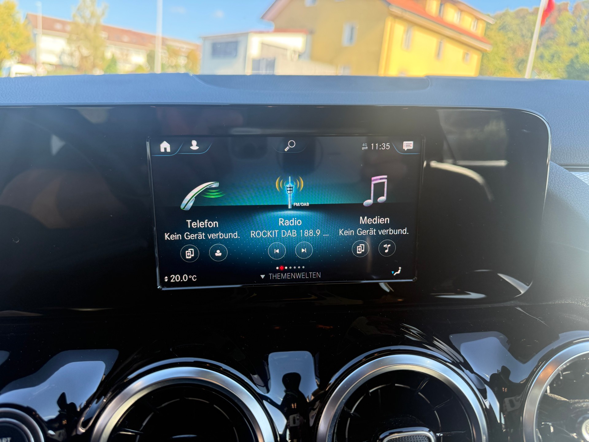 MERCEDES-BENZ GLA 180d 8G-DCT-image-18
