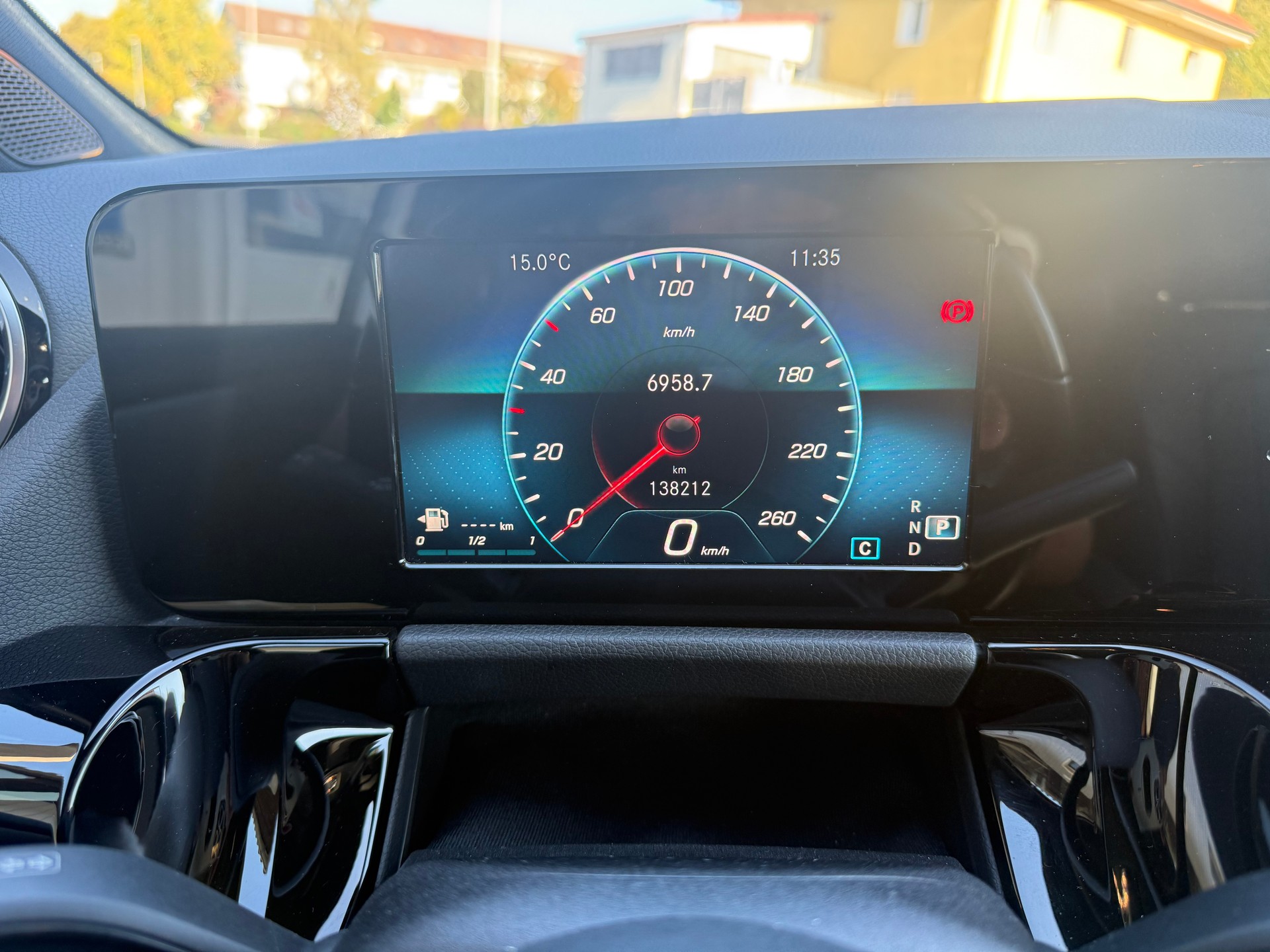MERCEDES-BENZ GLA 180d 8G-DCT-image-20