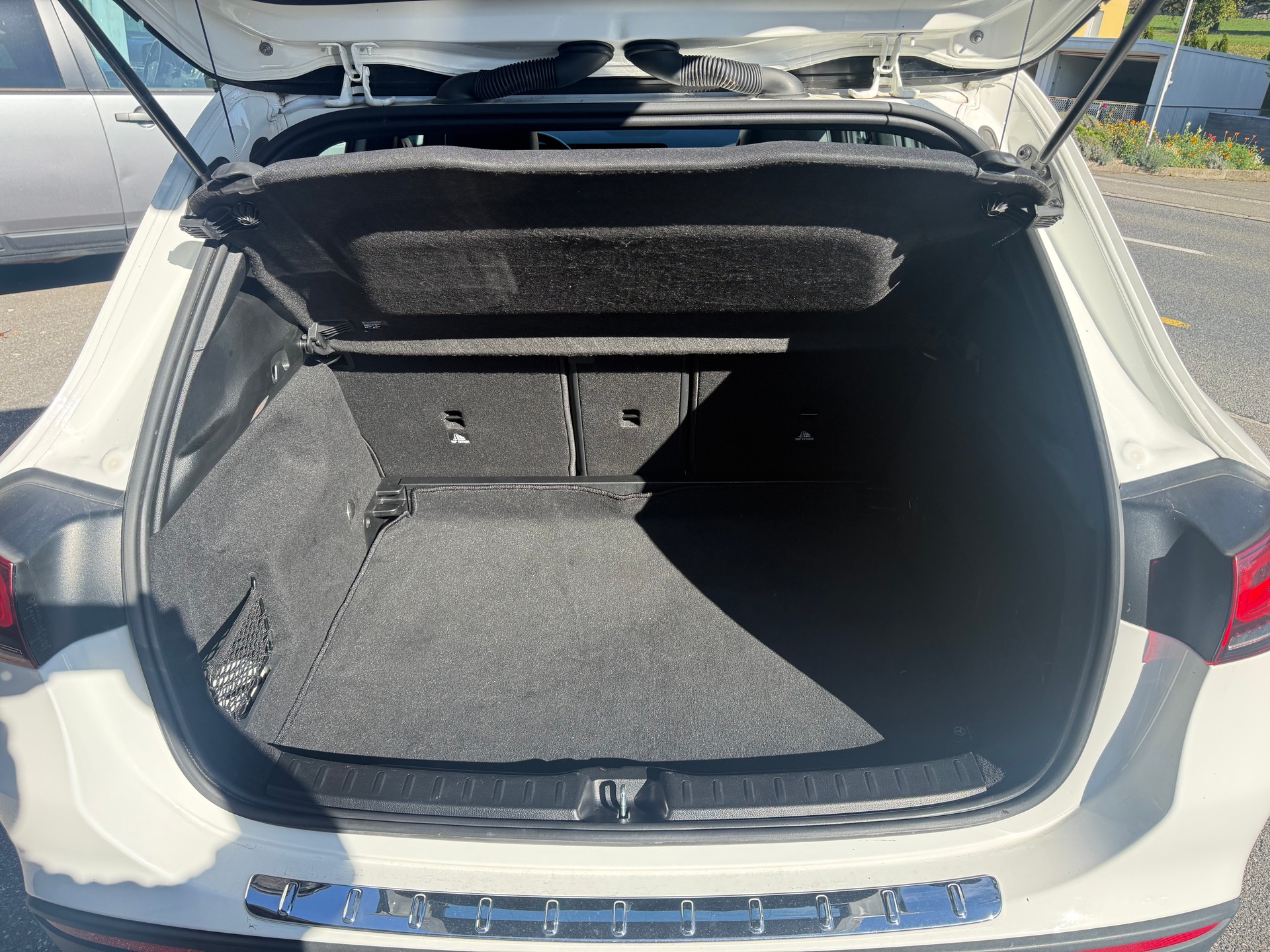 MERCEDES-BENZ GLA 180d 8G-DCT-image-6