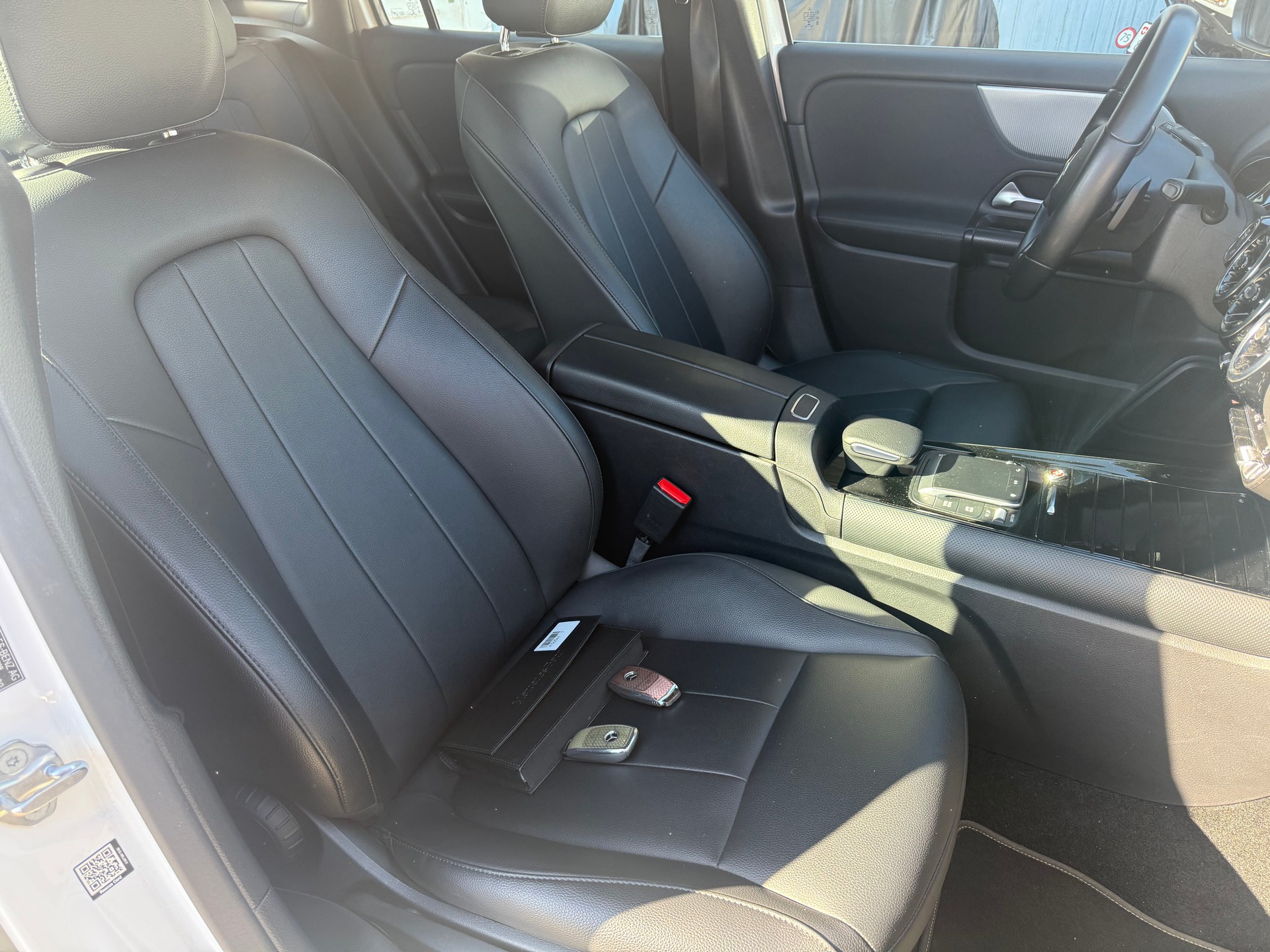 MERCEDES-BENZ GLA 180d 8G-DCT-image-11