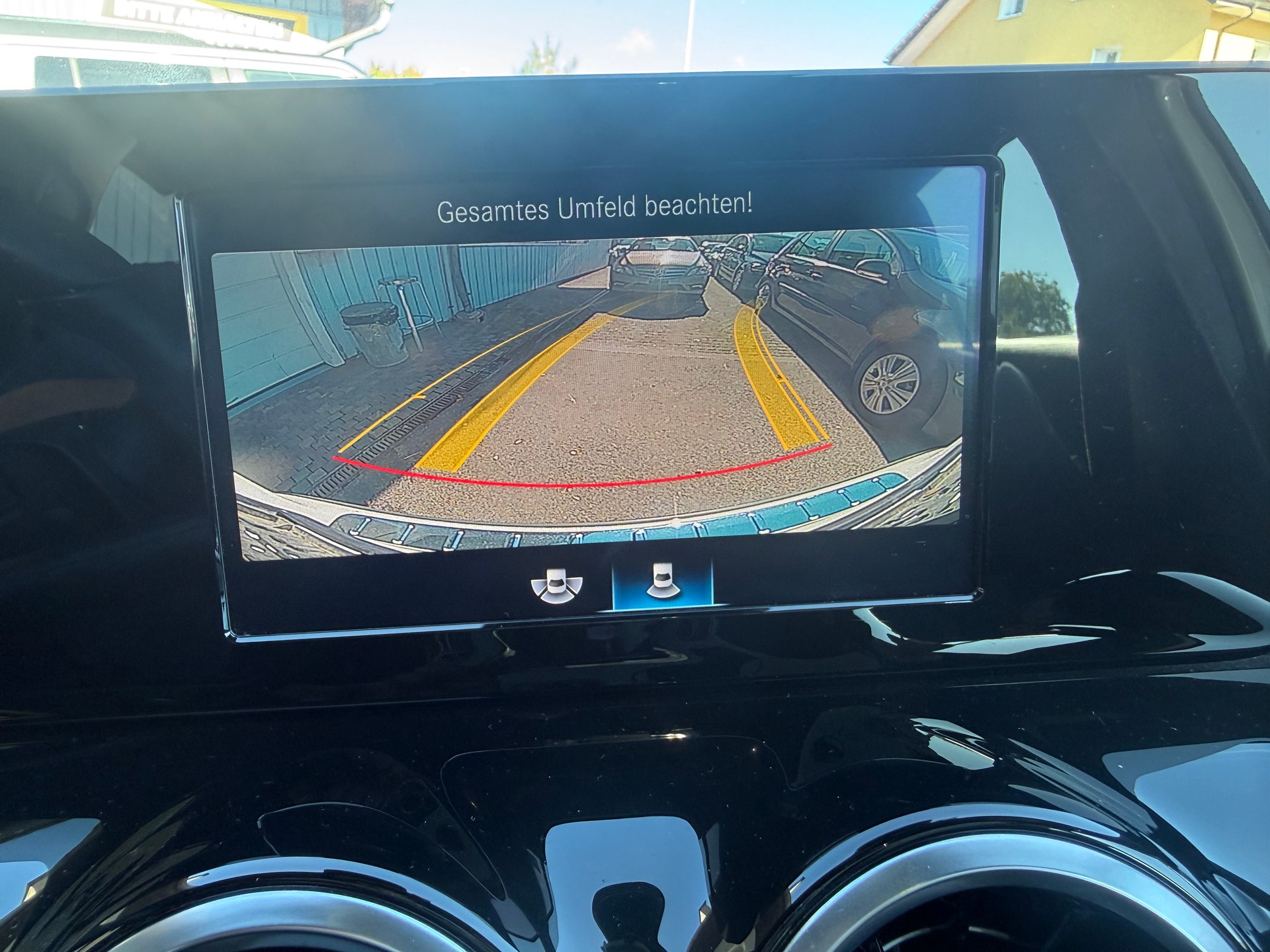 MERCEDES-BENZ GLA 180d 8G-DCT-image-22