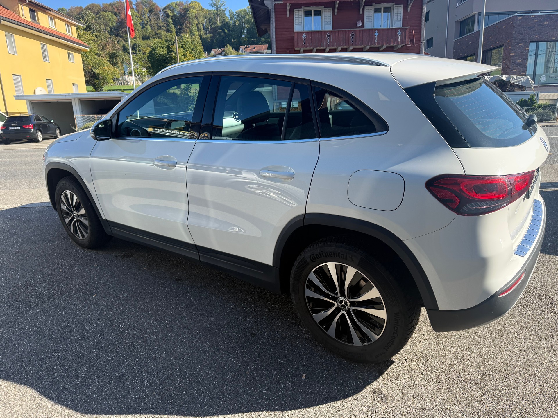 MERCEDES-BENZ GLA 180d 8G-DCT-image-5