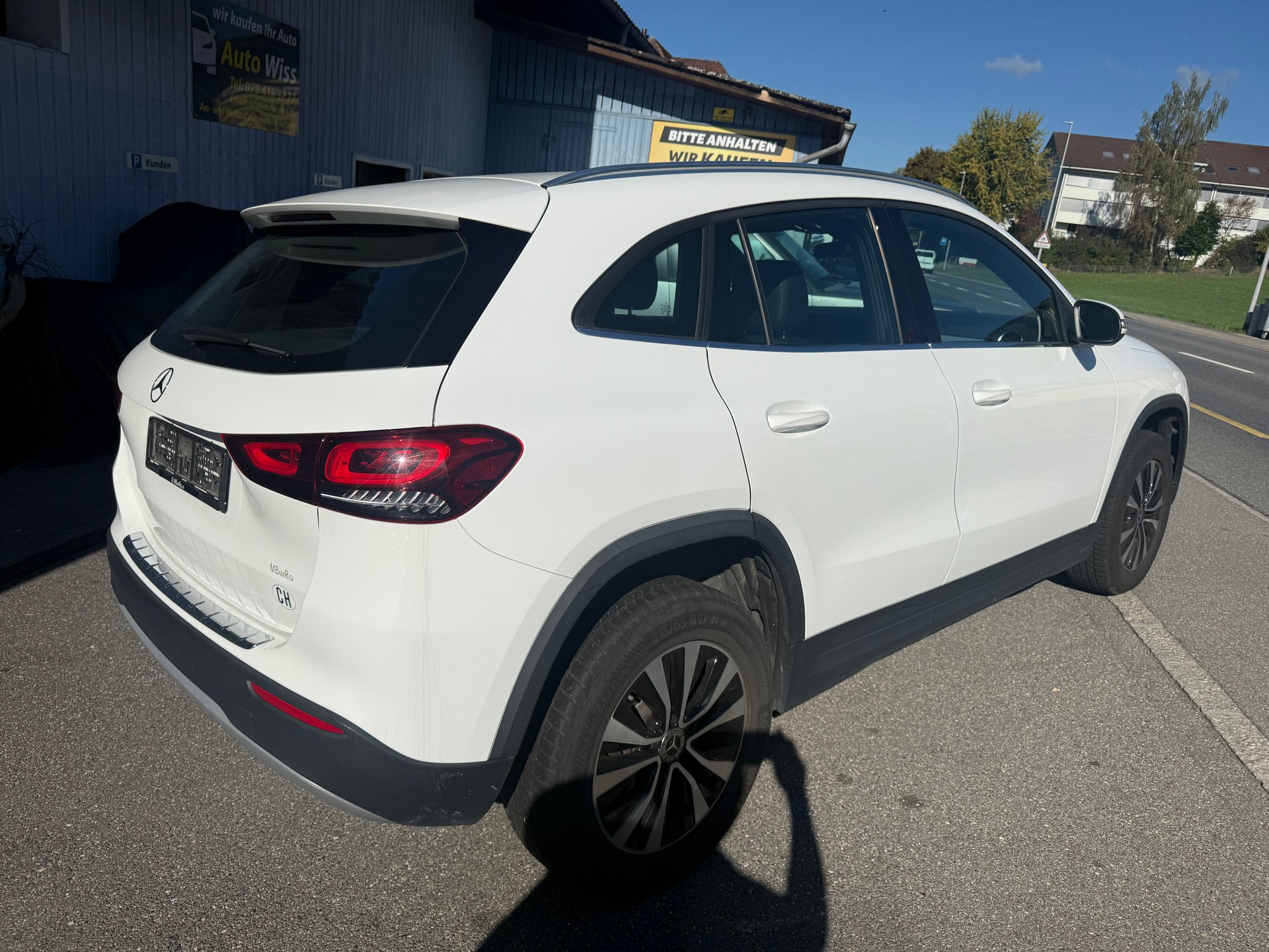 MERCEDES-BENZ GLA 180d 8G-DCT-image-4
