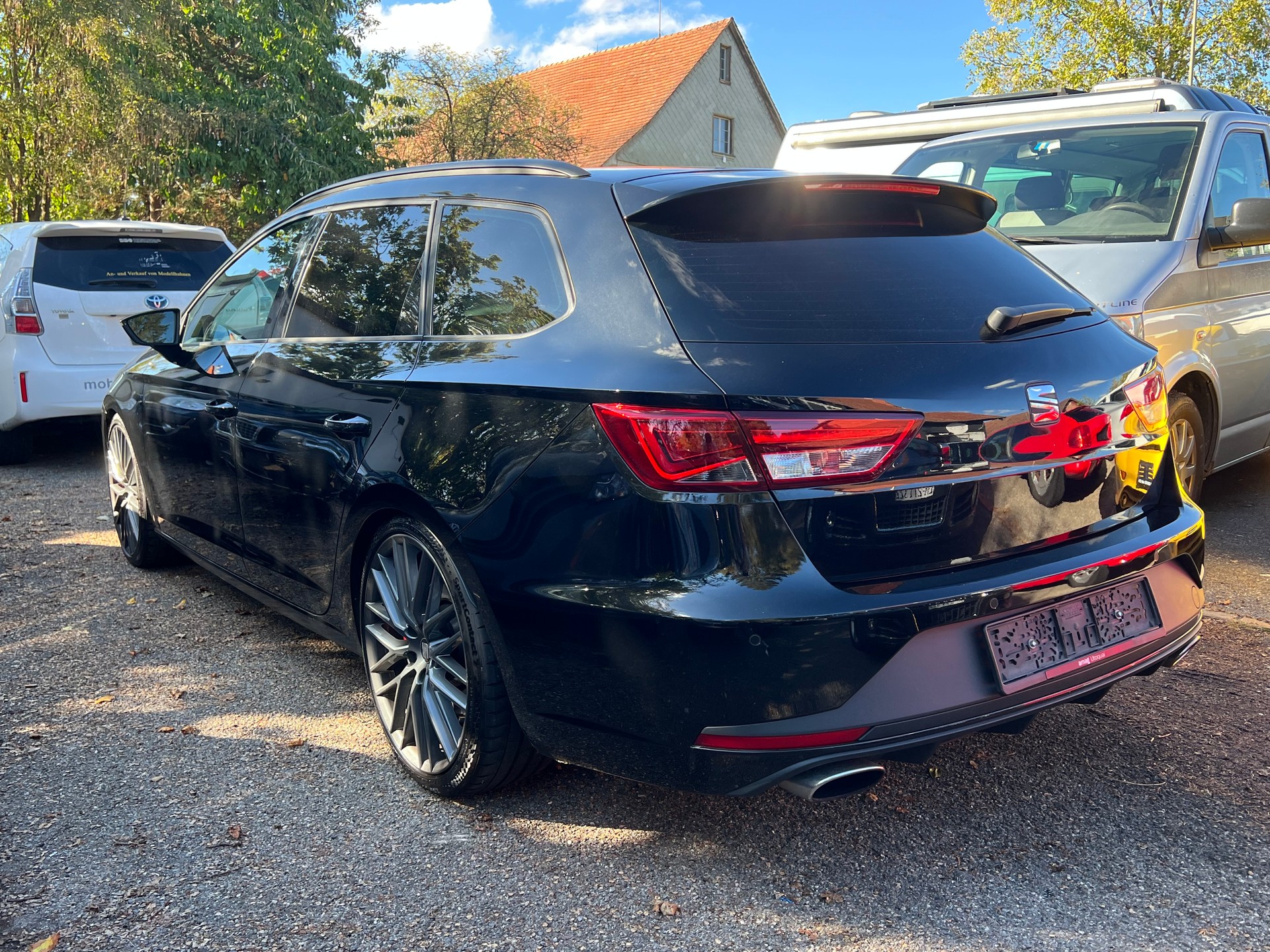 SEAT Leon ST 2.0 TSI Cupra 290 DSG-image-2