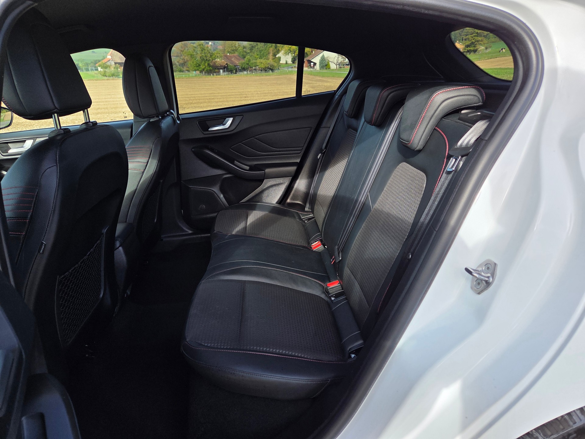 FORD Focus 1.5 SCTi Cool Connect Automatic-image-11