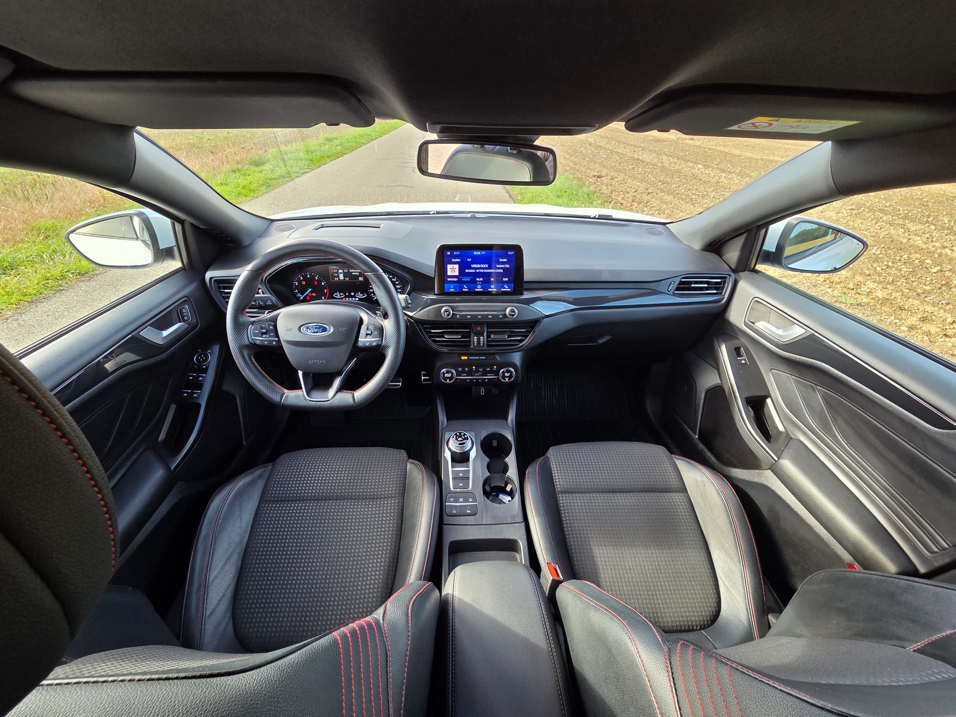 FORD Focus 1.5 SCTi Cool Connect Automatic-image-6