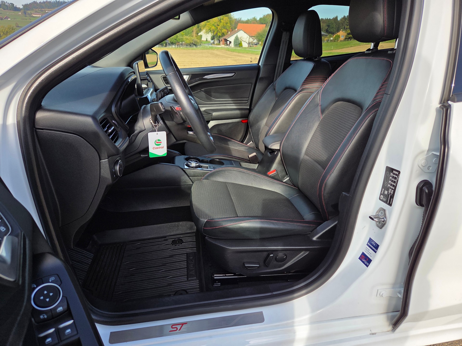 FORD Focus 1.5 SCTi Cool Connect Automatic-image-9