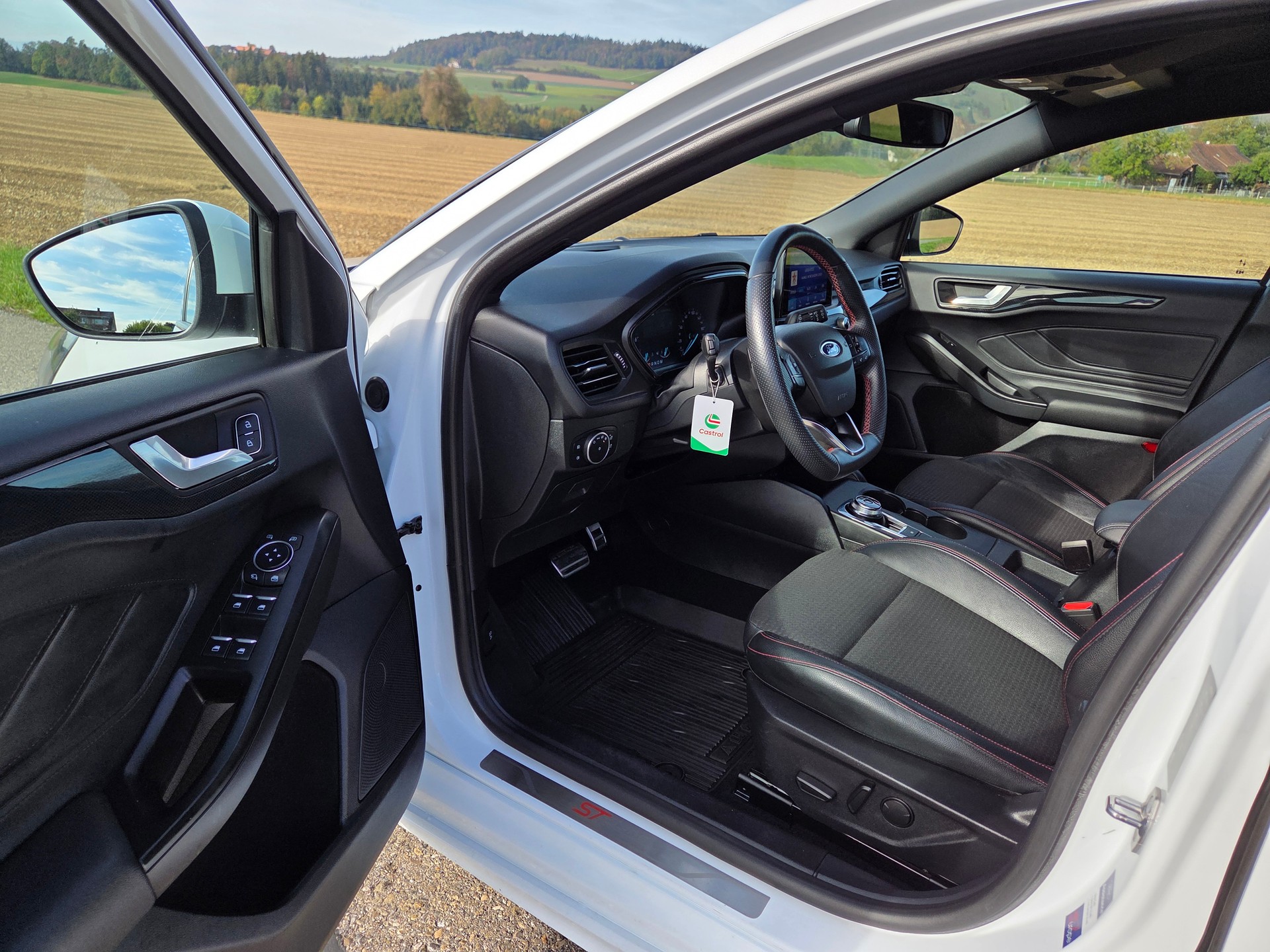 FORD Focus 1.5 SCTi Cool Connect Automatic-image-10