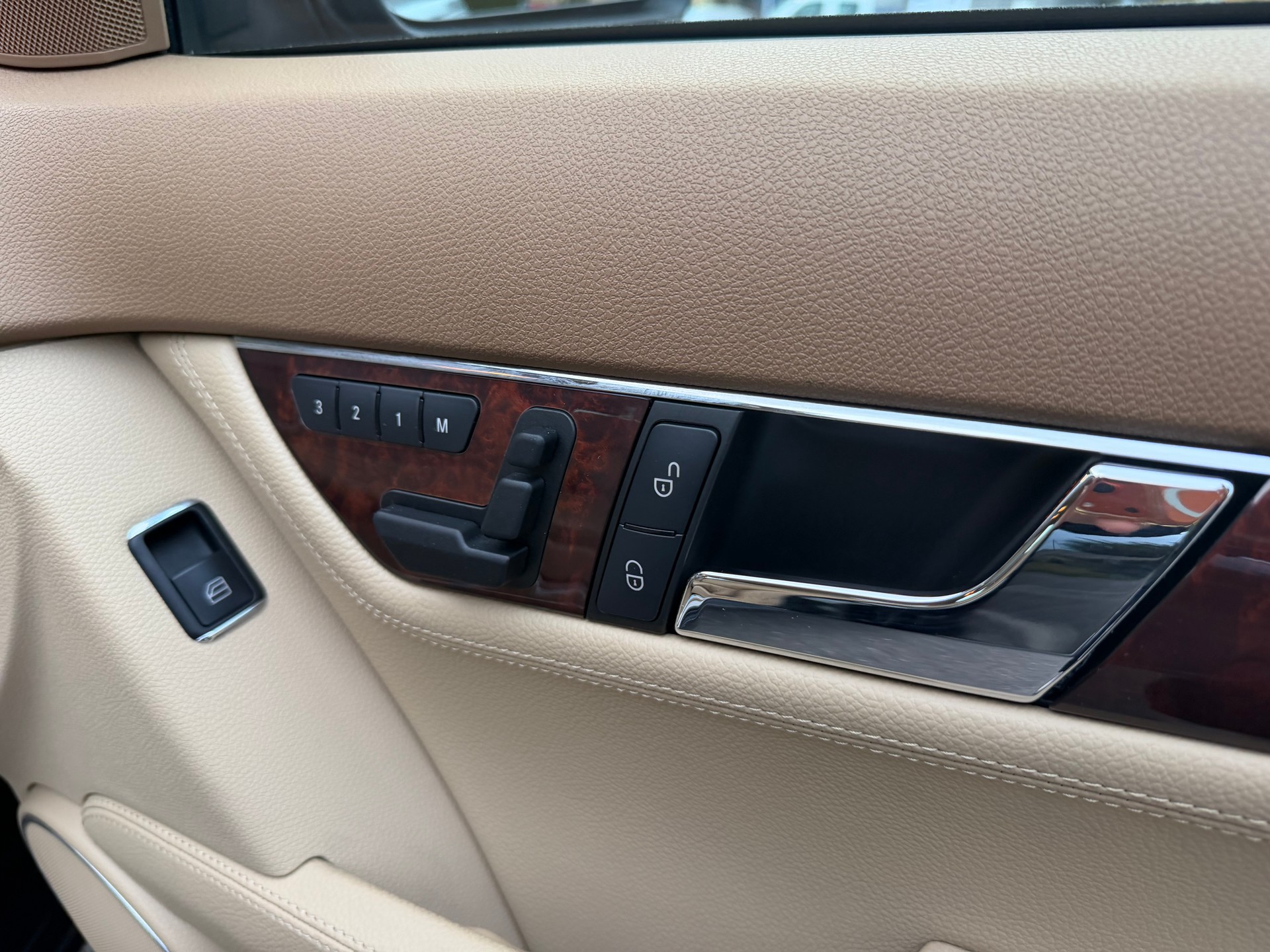 MERCEDES-BENZ C 350 Elégance 4Matic 7G-Tronic-image-15