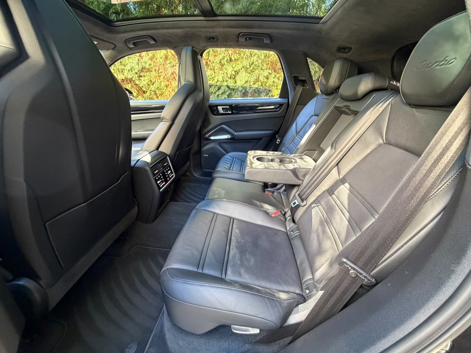 PORSCHE Cayenne Turbo-image-12