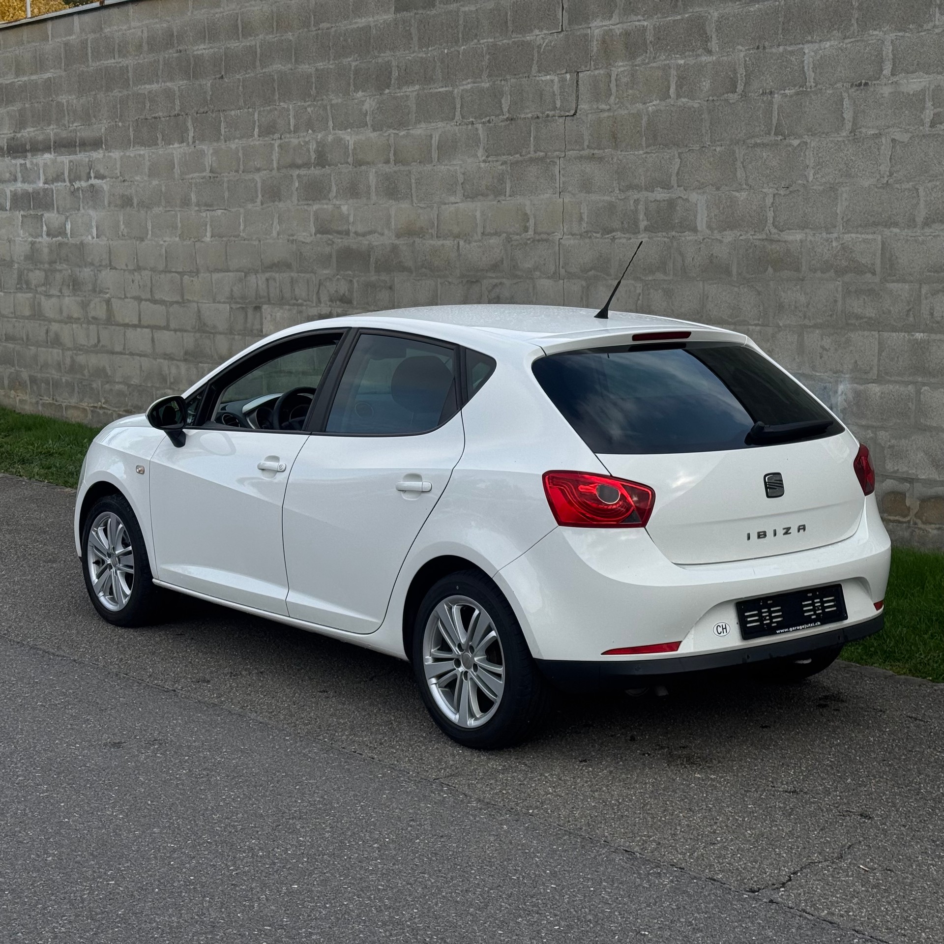 SEAT Ibiza 1.4 Reference-image-2