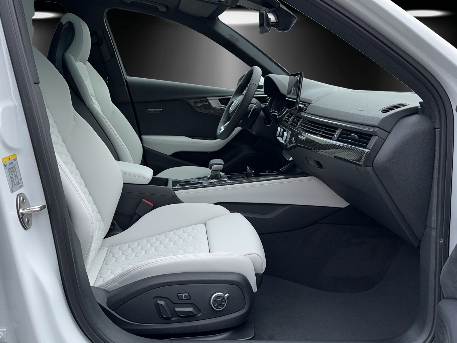 AUDI RS4 Avant quattro tiptronic-image-13