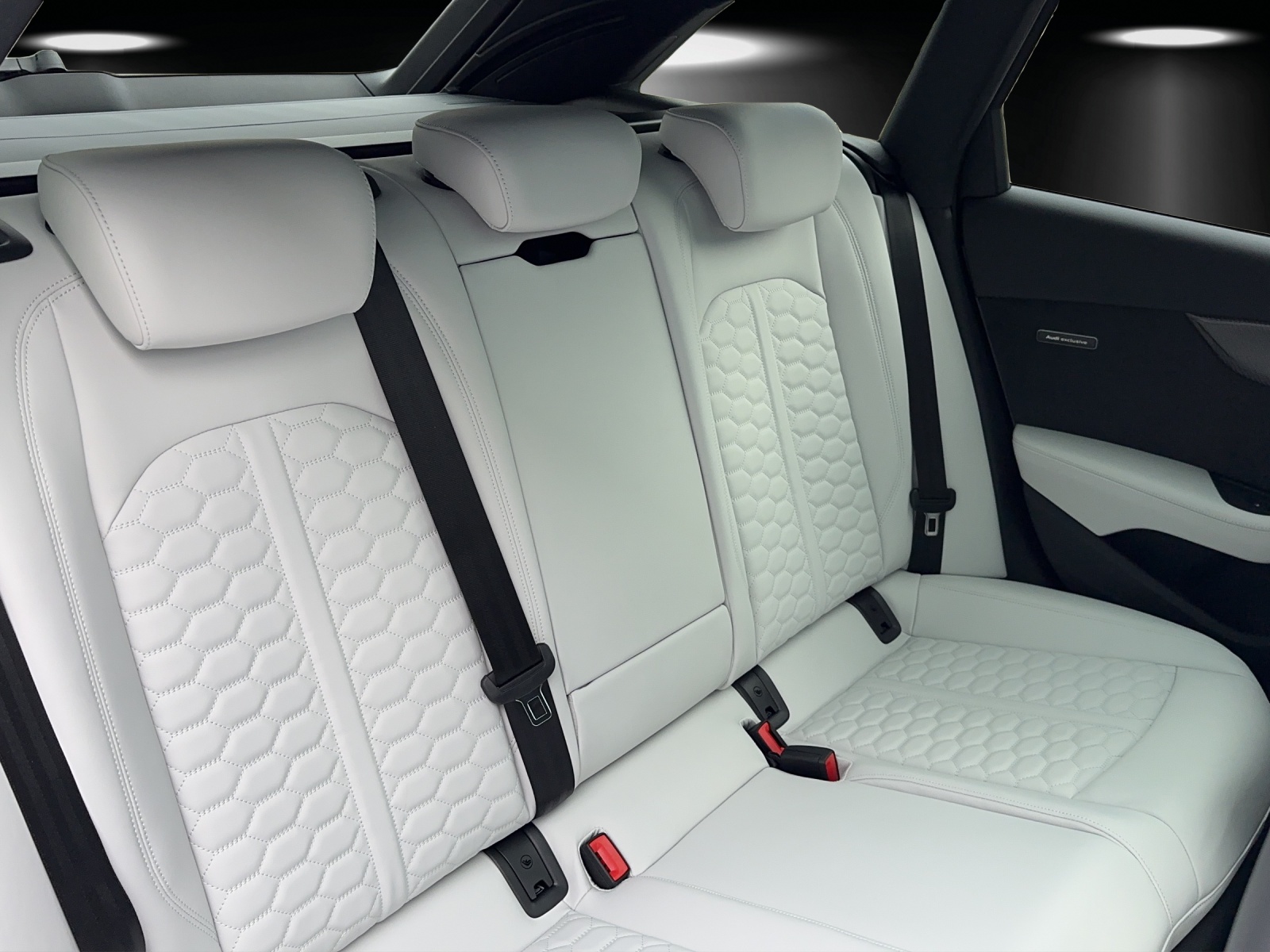 AUDI RS4 Avant quattro tiptronic-image-14