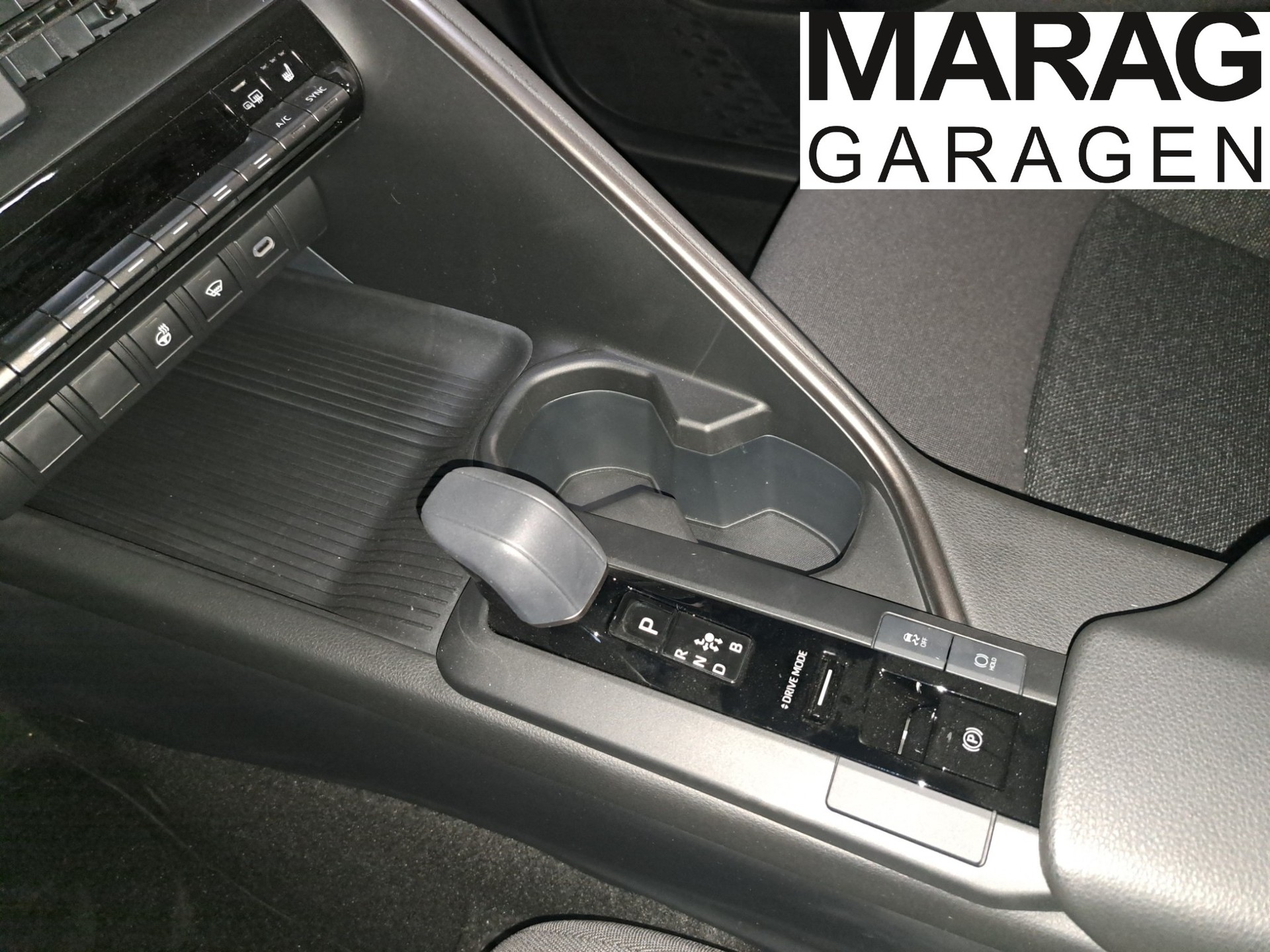 TOYOTA C-HR 1.8 HSD CVT Comfort-image-12