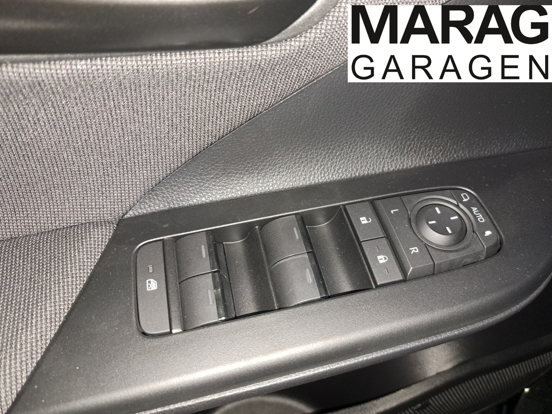 TOYOTA C-HR 1.8 HSD CVT Comfort-image-13