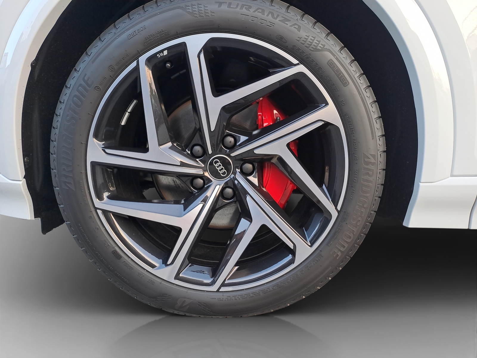 AUDI Q6 e-tron quattro-image-14