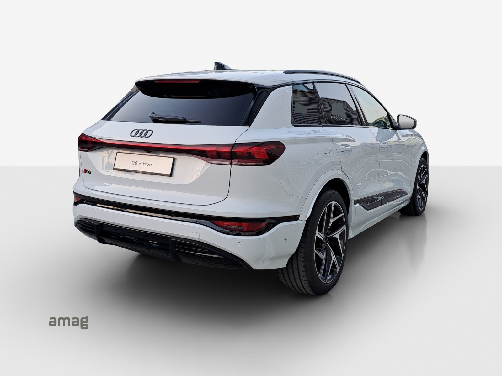 AUDI Q6 e-tron quattro-image-4