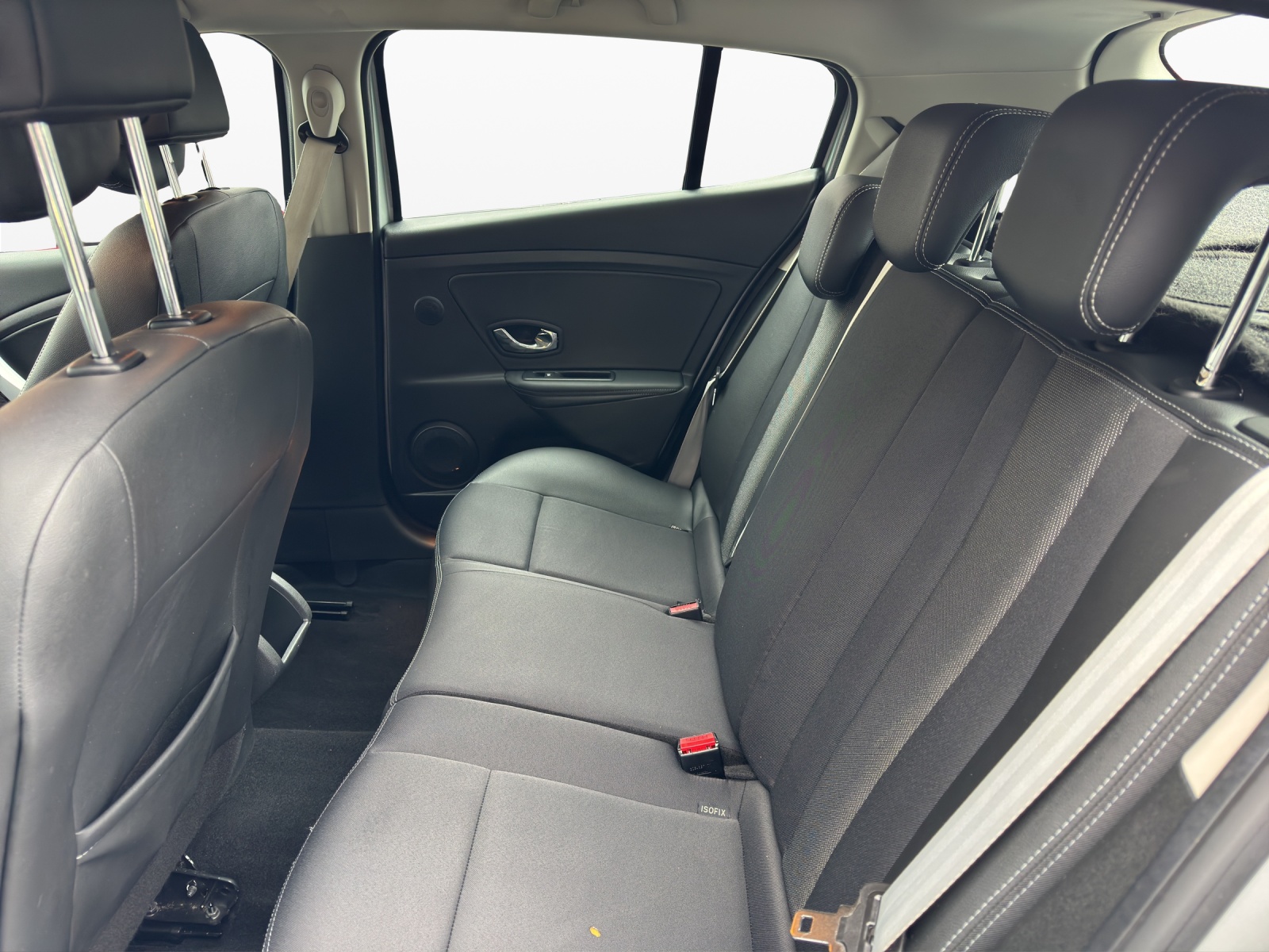 RENAULT Mégane 2.0 16V Bose CVT-image-15