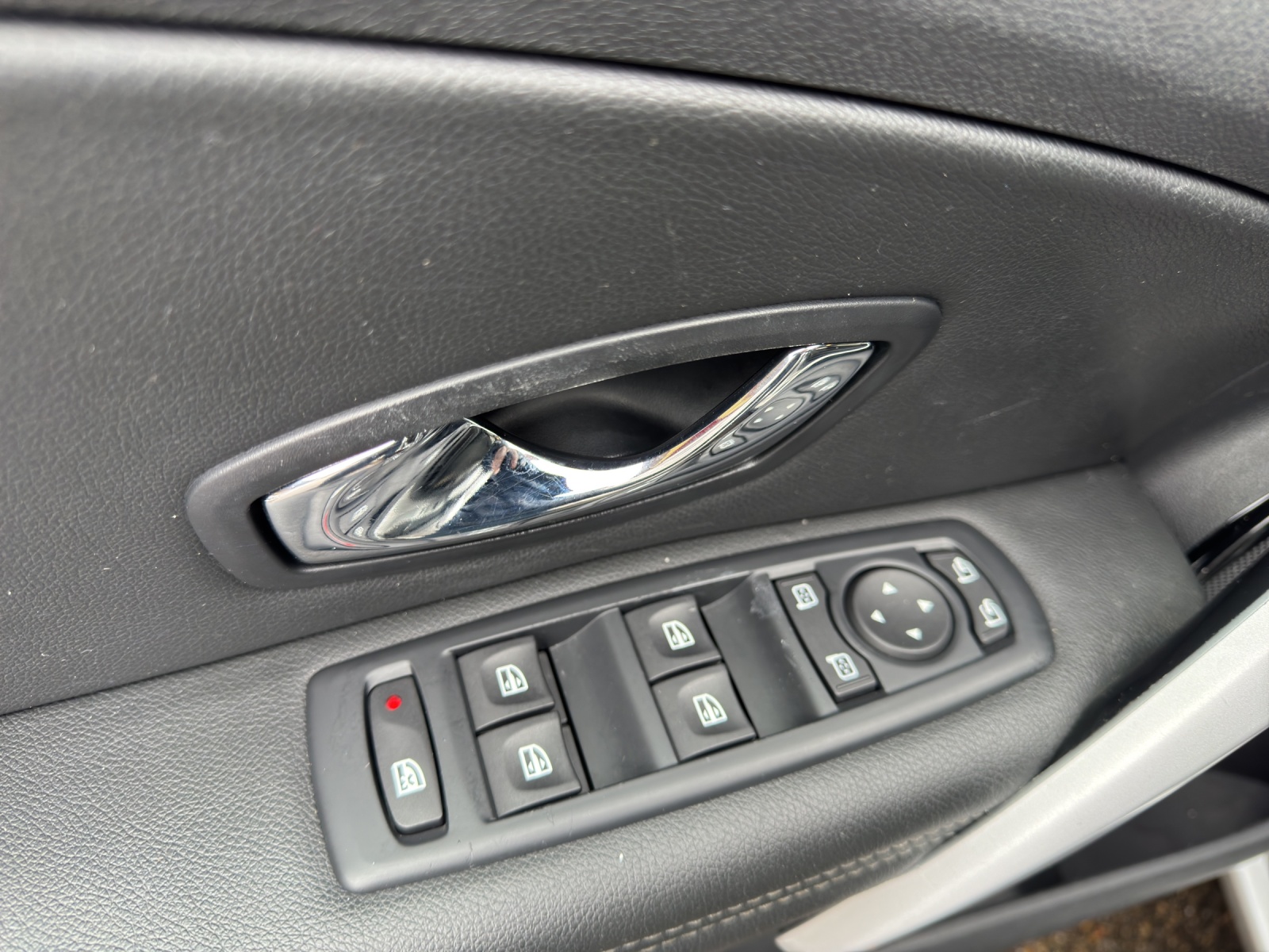 RENAULT Mégane 2.0 16V Bose CVT-image-9