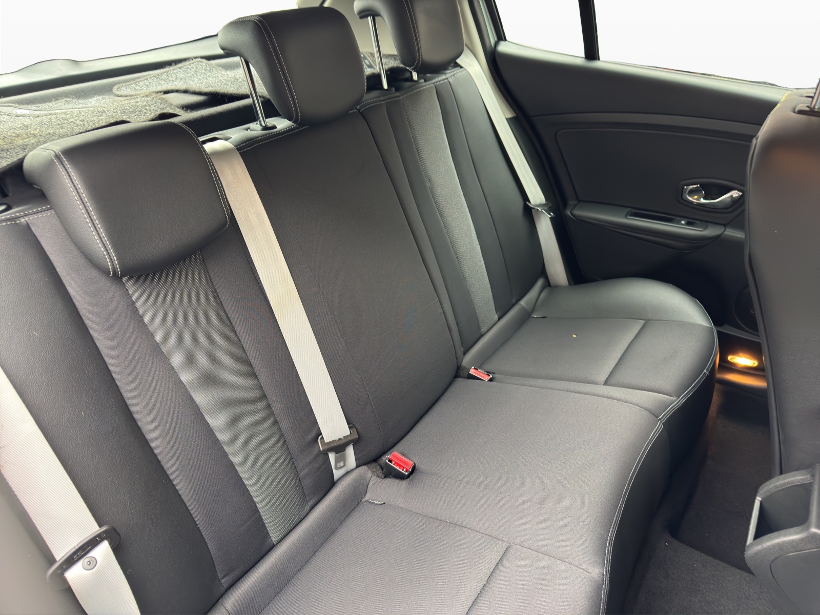 RENAULT Mégane 2.0 16V Bose CVT-image-16