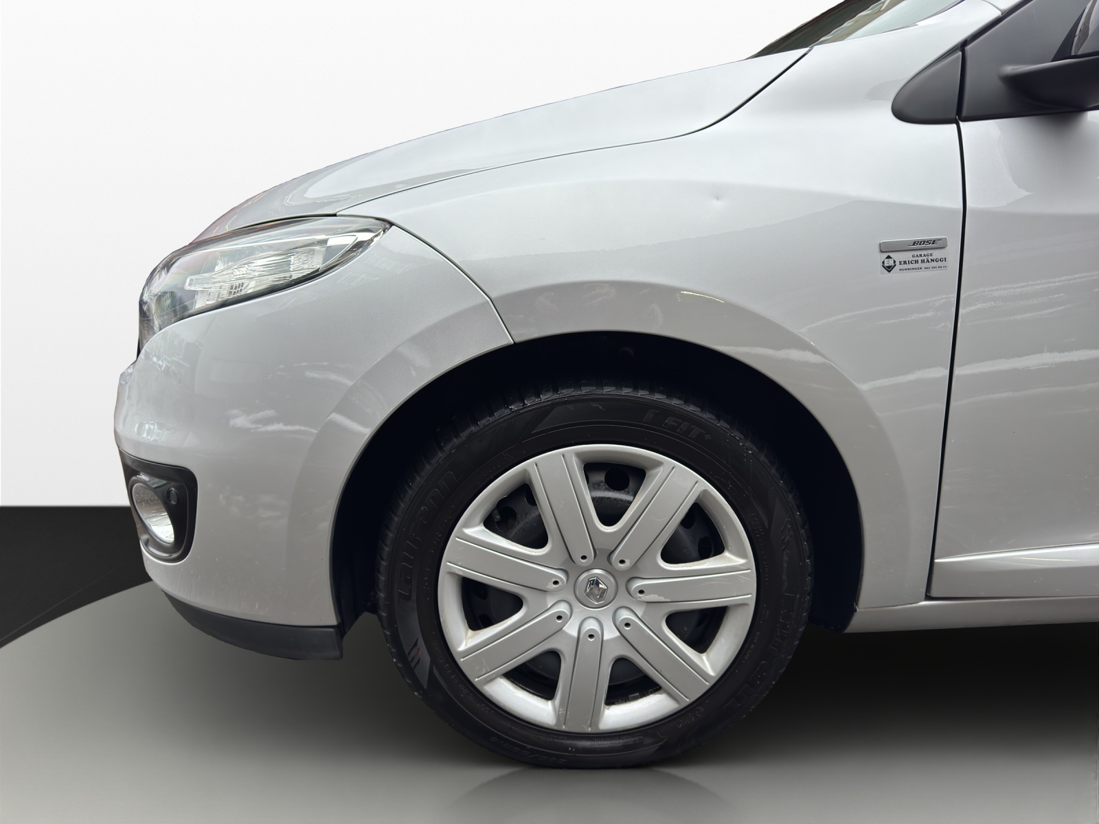 RENAULT Mégane 2.0 16V Bose CVT-image-18