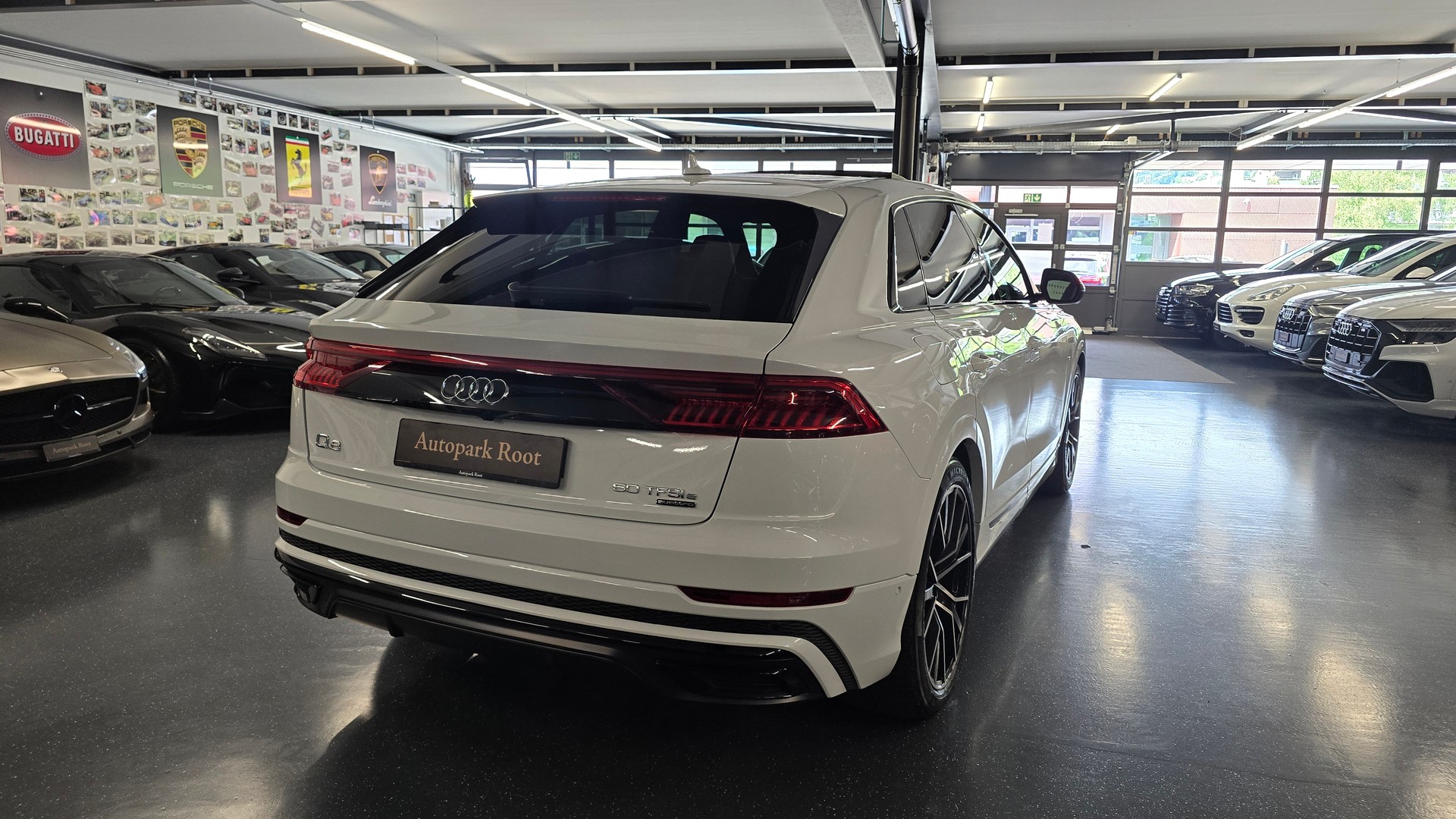 AUDI Q8 60 S Line TFSI e quattro PHEV tiptronic-image-4